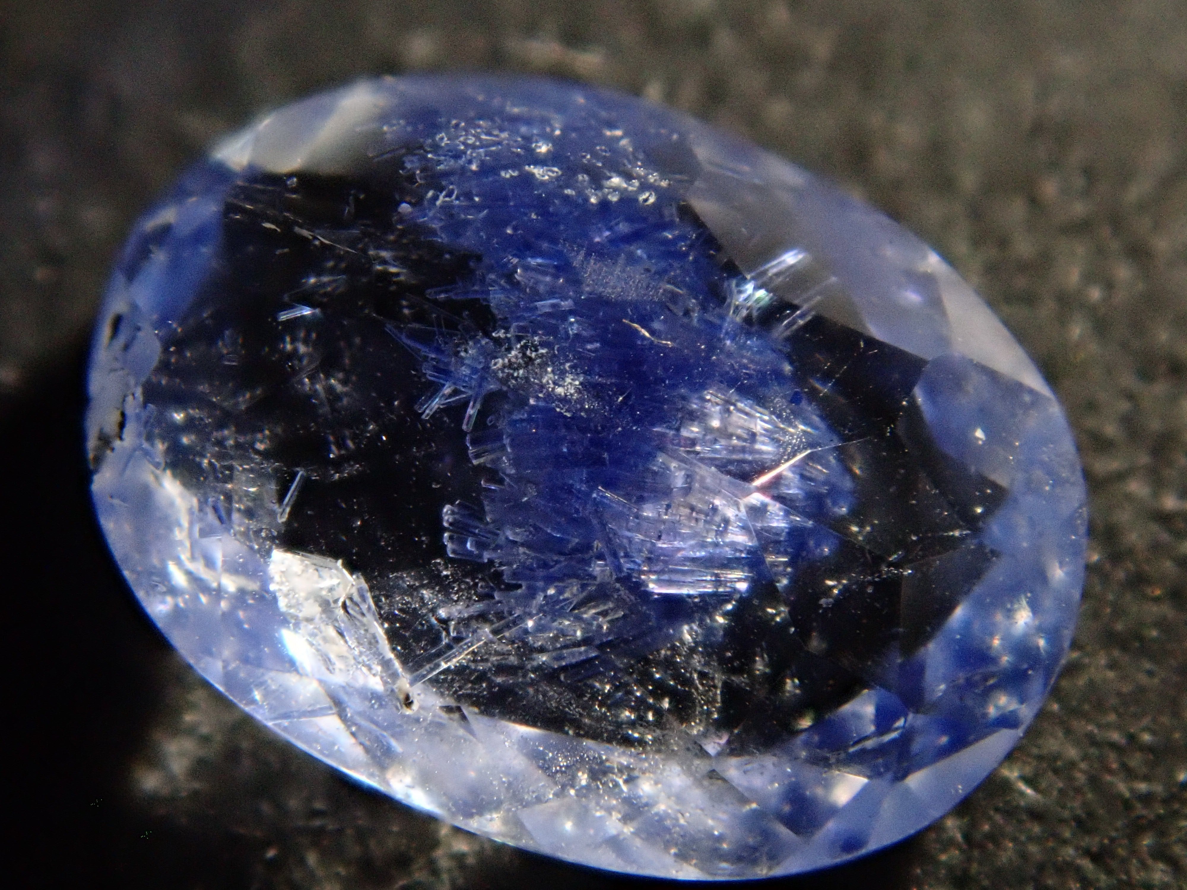 【12562087掲載】ブラジル産デュモルチェライトインクォーツ 0.914ctルース