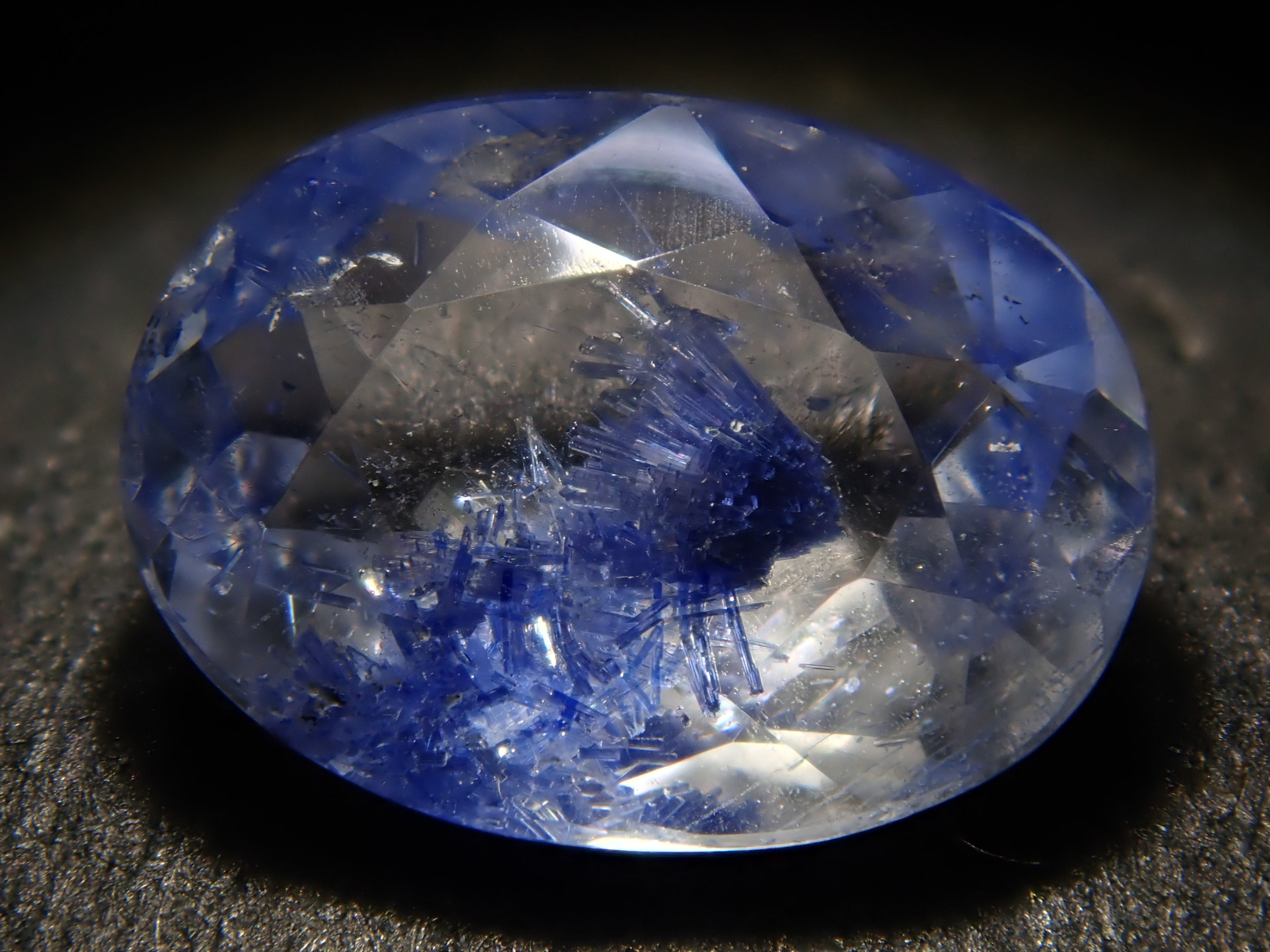 【12562087掲載】ブラジル産デュモルチェライトインクォーツ 0.914ctルース