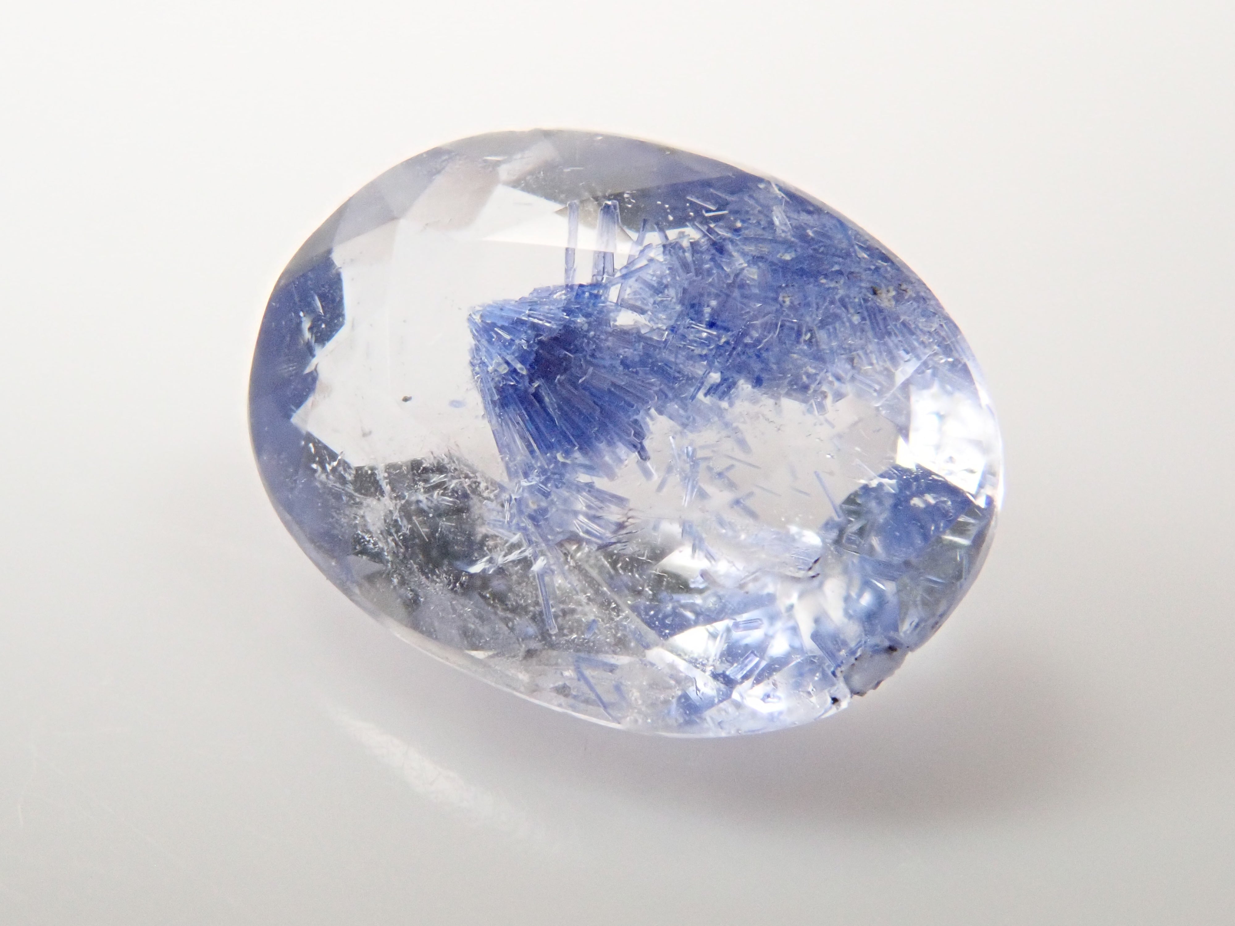 【12562087掲載】ブラジル産デュモルチェライトインクォーツ 0.914ctルース