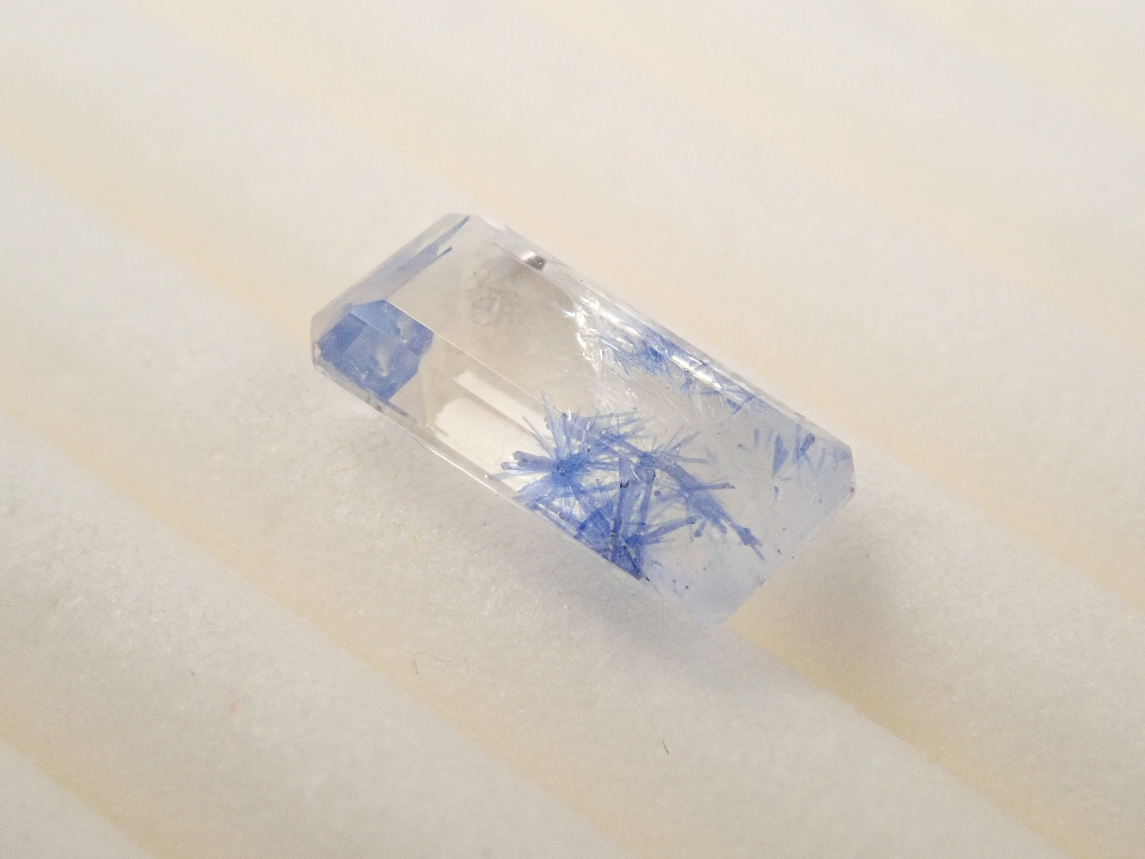 【12562089掲載】ブラジル産デュモルチェライトインクォーツ 0.796ctルース