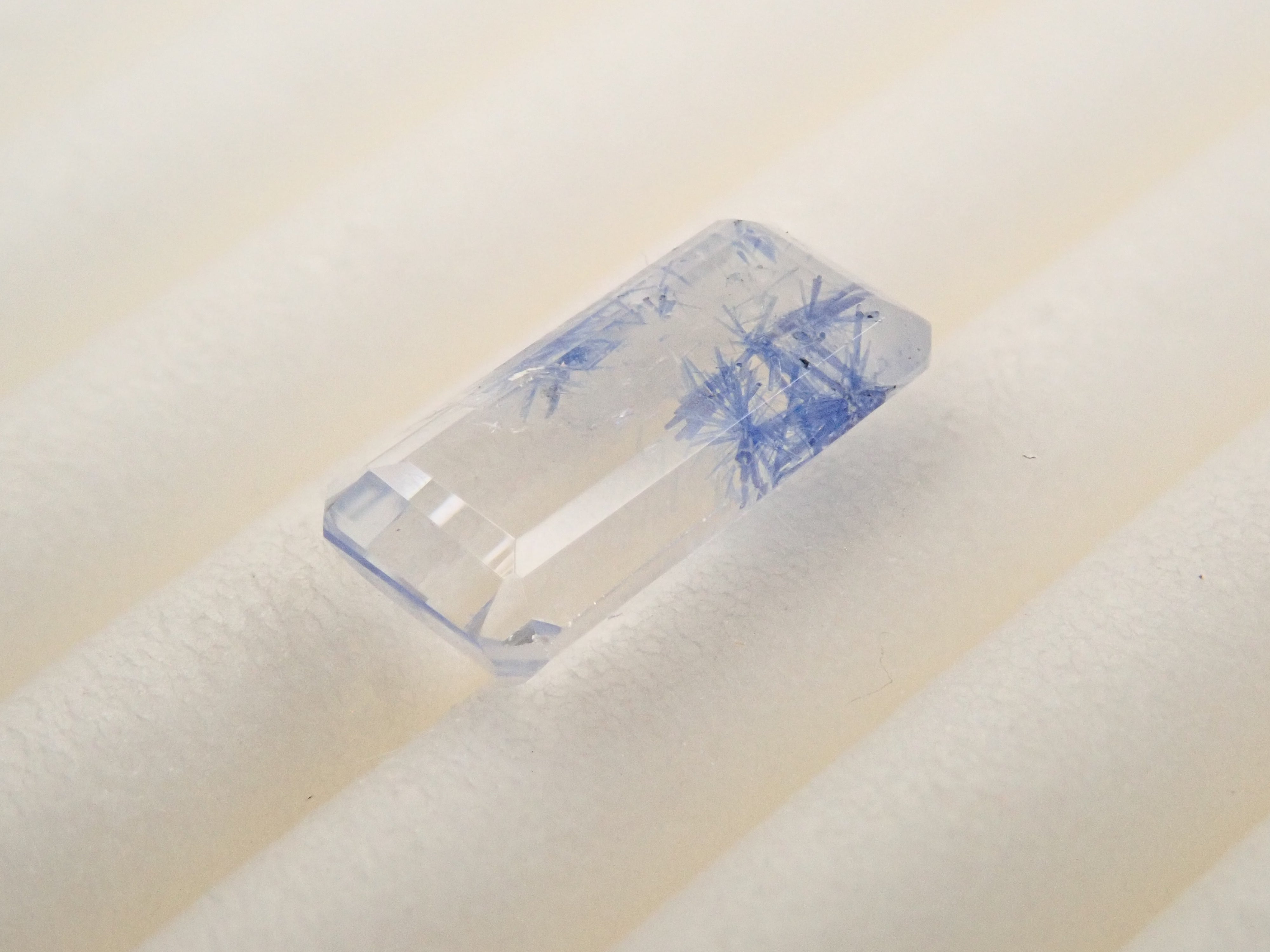 【12562089掲載】ブラジル産デュモルチェライトインクォーツ 0.796ctルース