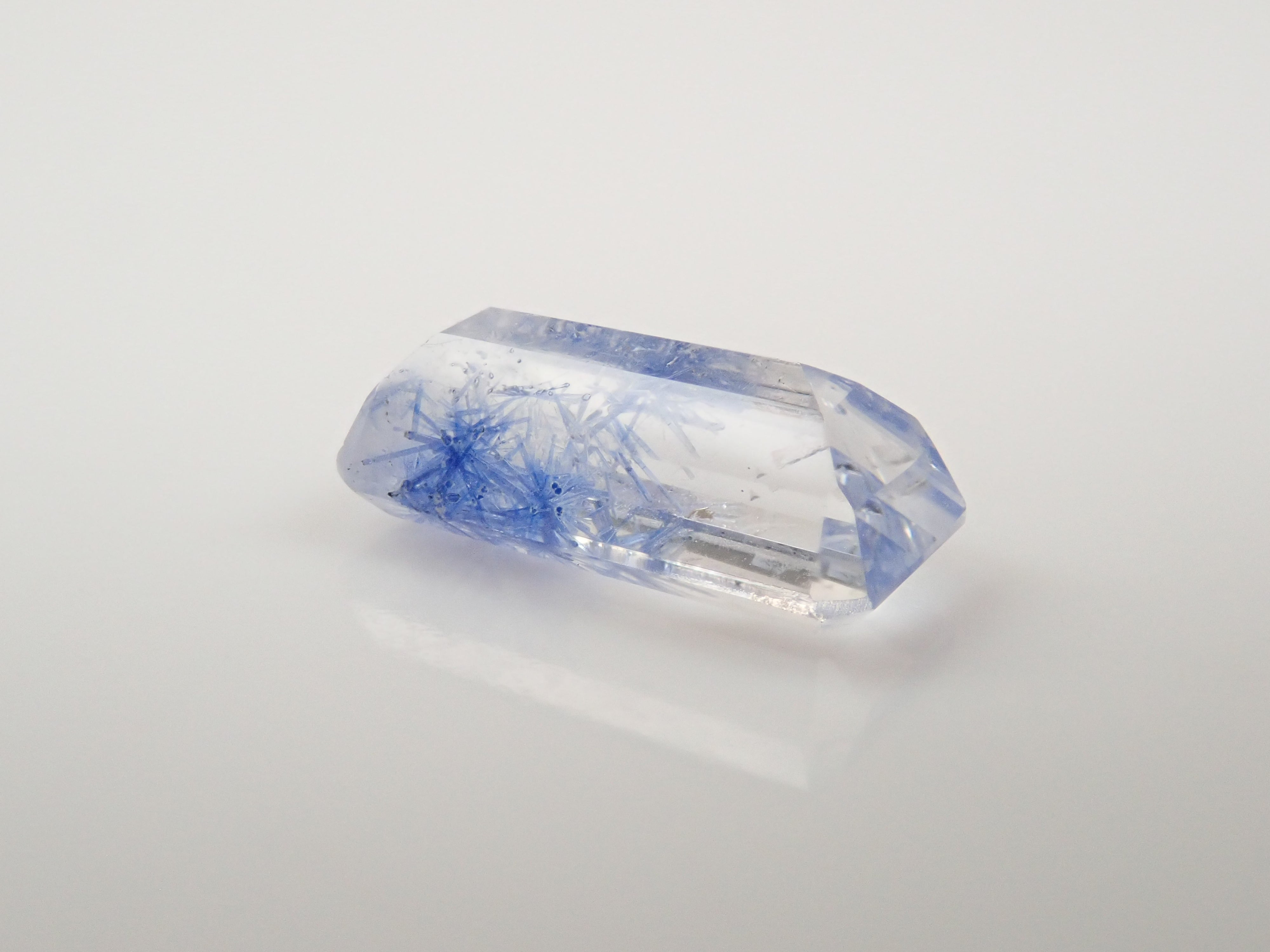 【12562089掲載】ブラジル産デュモルチェライトインクォーツ 0.796ctルース