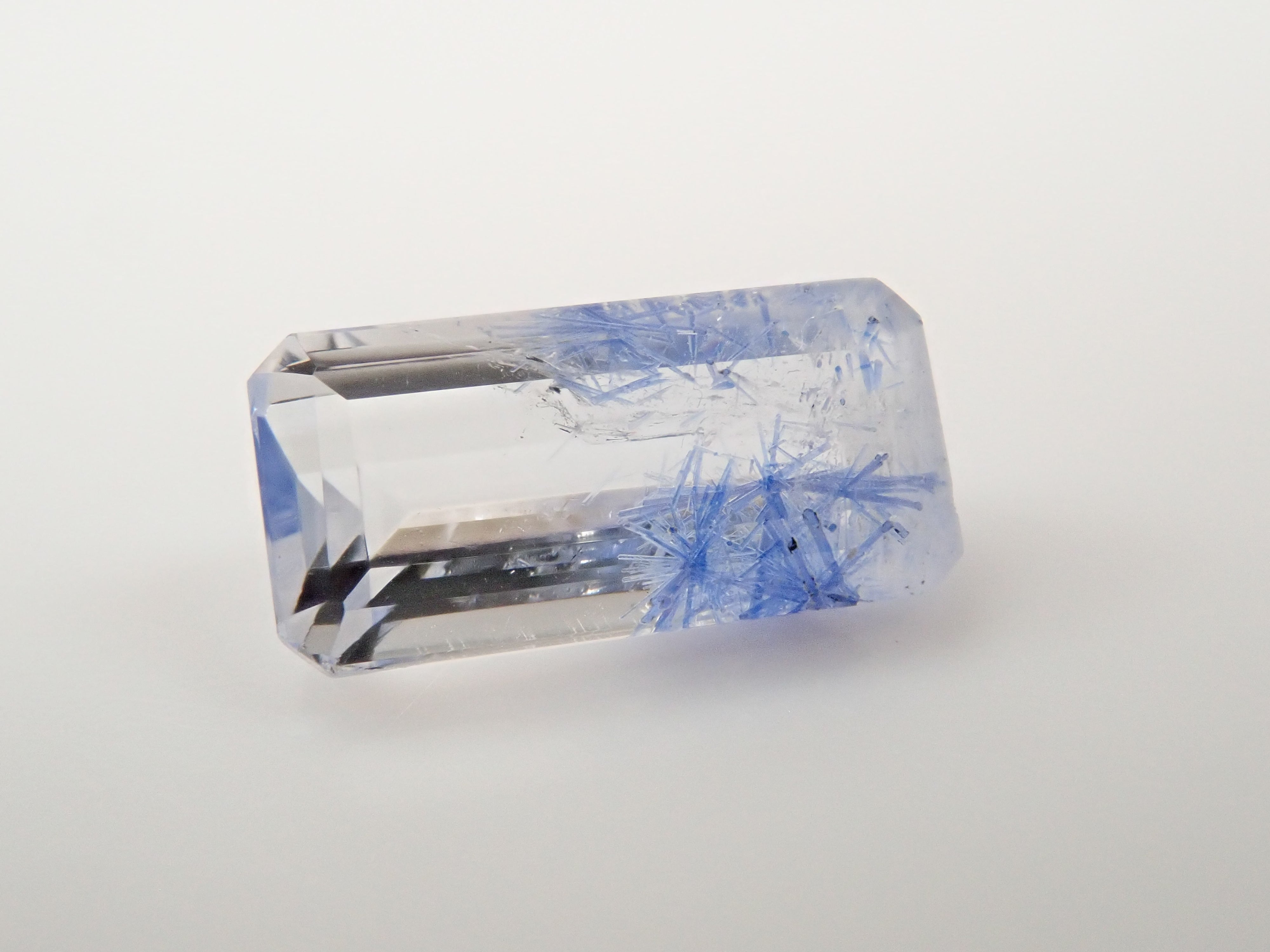 【12562089掲載】ブラジル産デュモルチェライトインクォーツ 0.796ctルース