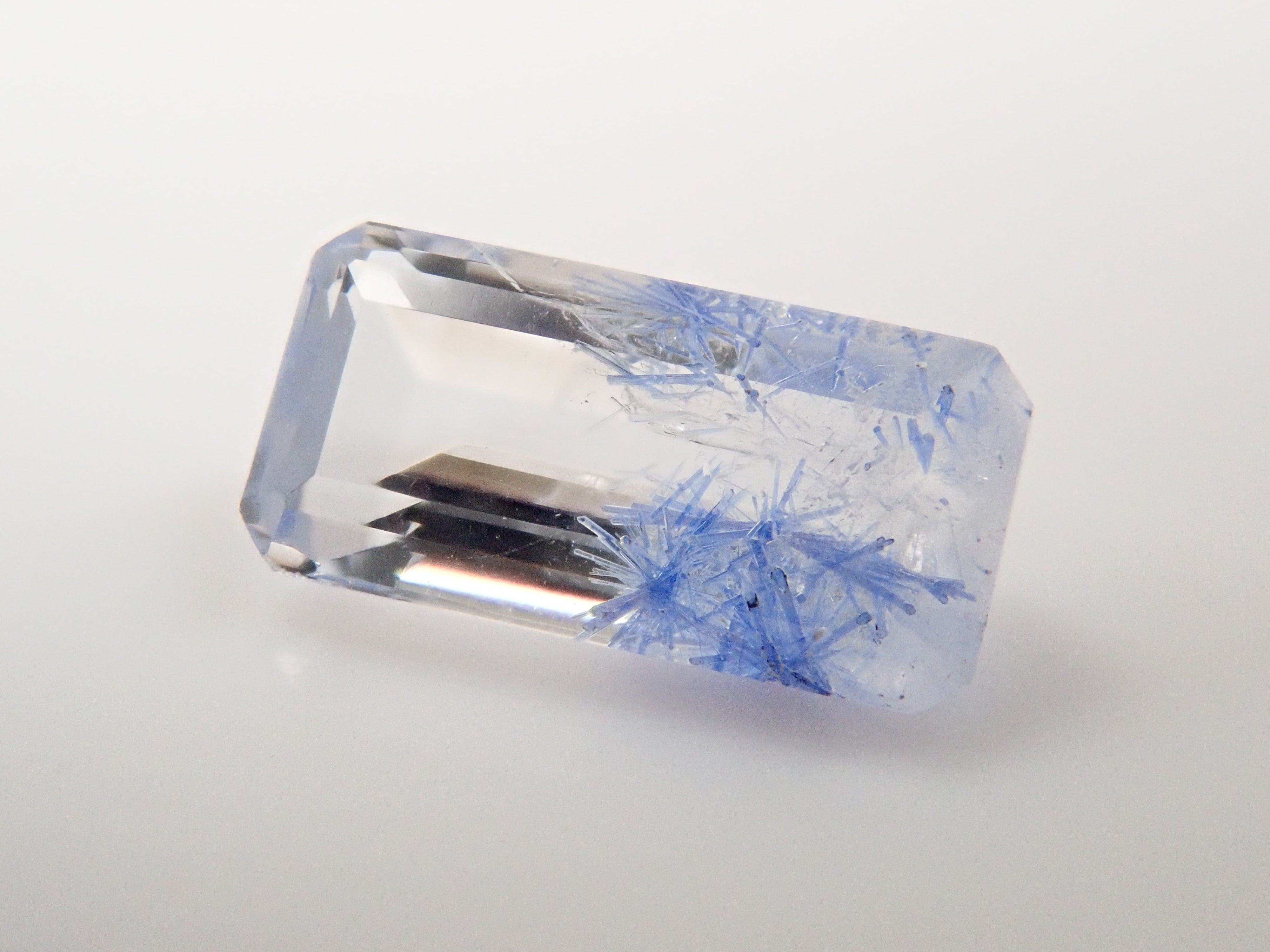 【12562089掲載】ブラジル産デュモルチェライトインクォーツ 0.796ctルース