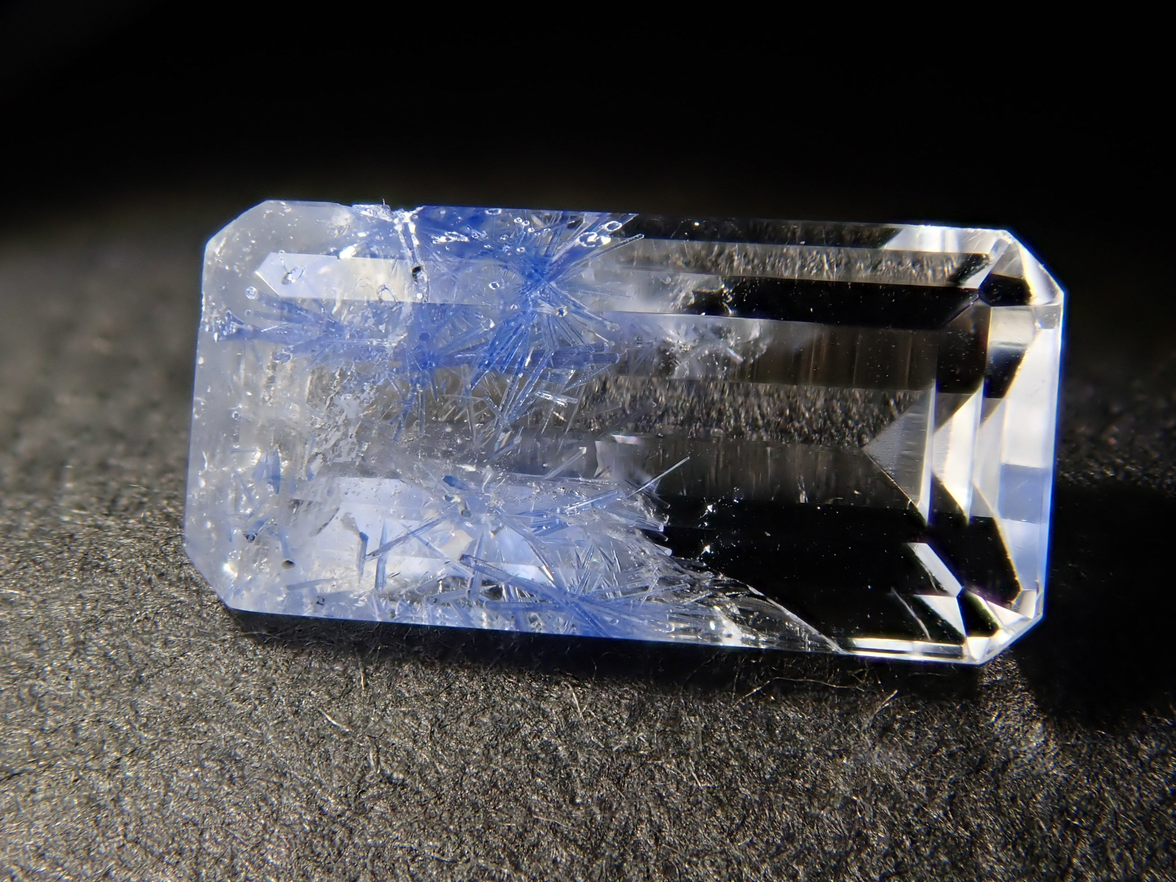 【12562089掲載】ブラジル産デュモルチェライトインクォーツ 0.796ctルース