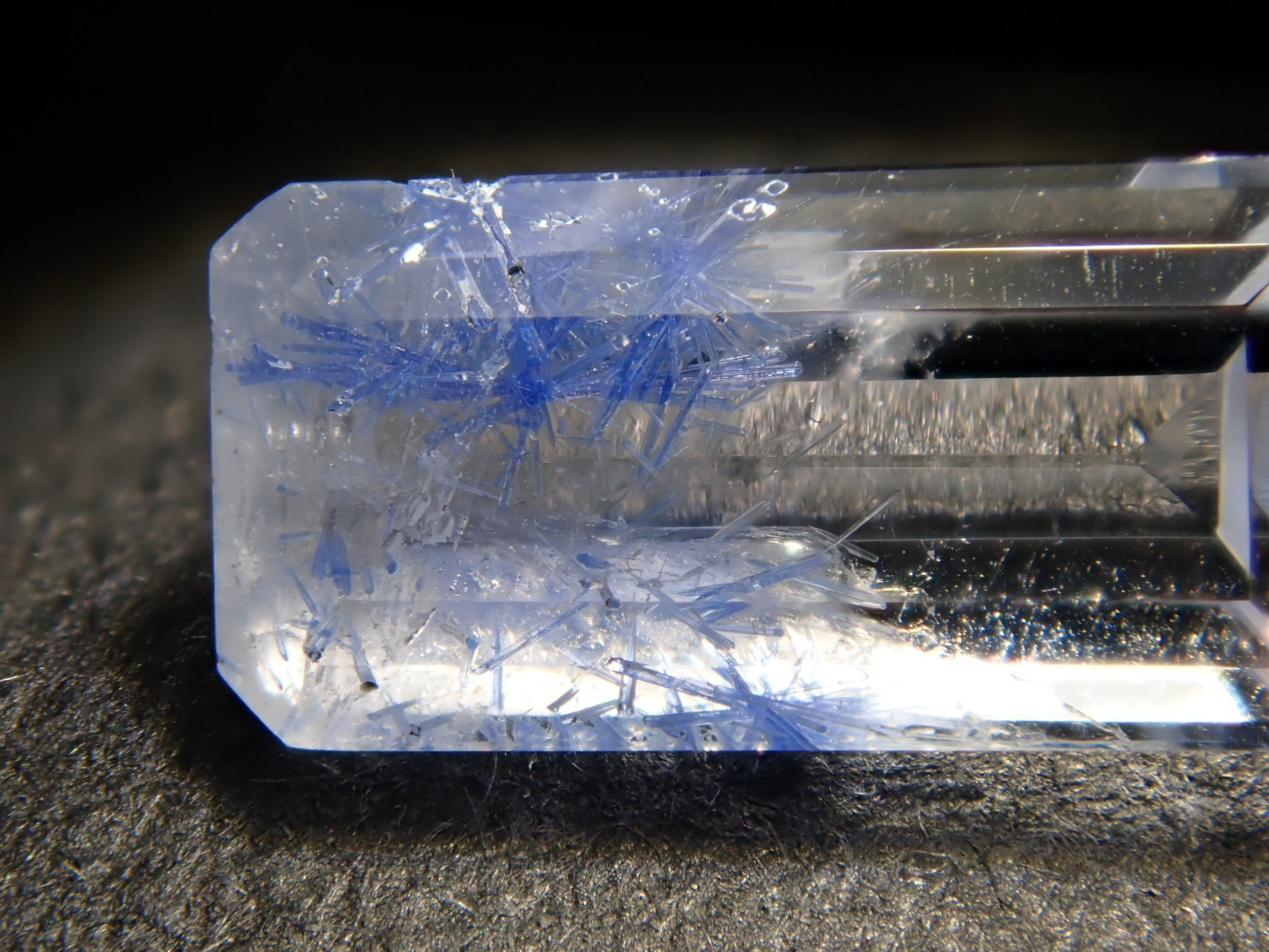 【12562089掲載】ブラジル産デュモルチェライトインクォーツ 0.796ctルース