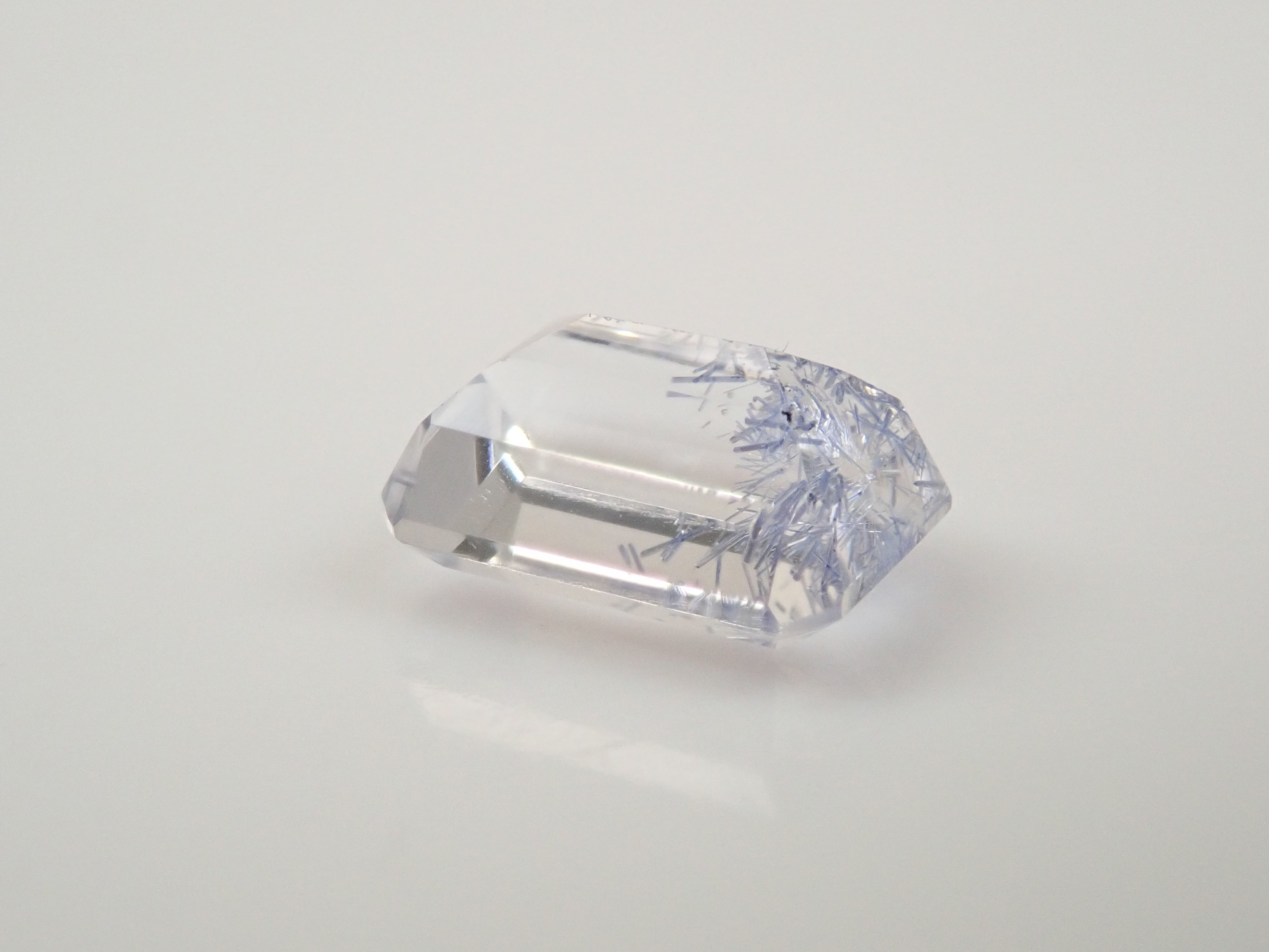 【12562091掲載】ブラジル産デュモルチェライトインクォーツ 0.720ctルース