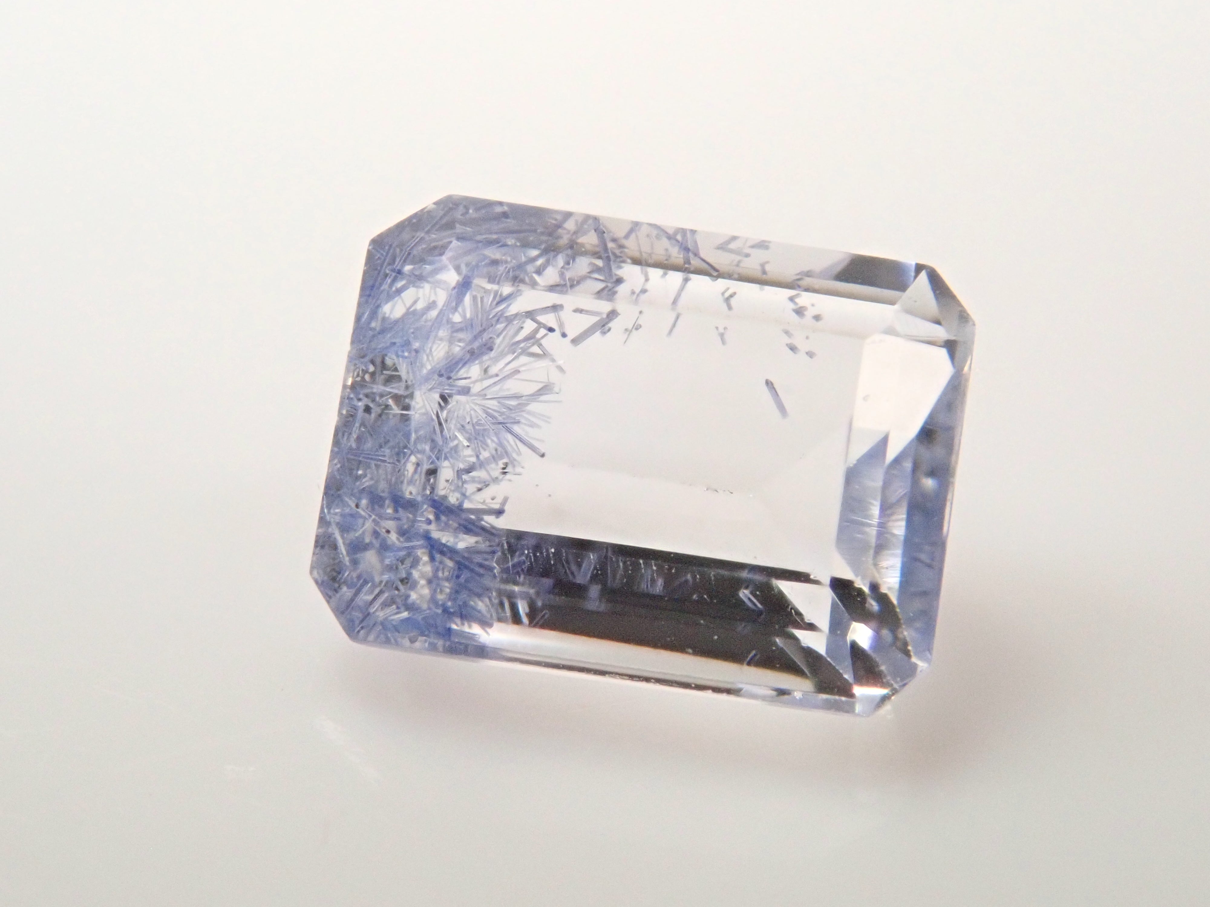 【3月13日晚間10點開賣】巴西石英砂藍線石,0.720克拉散石