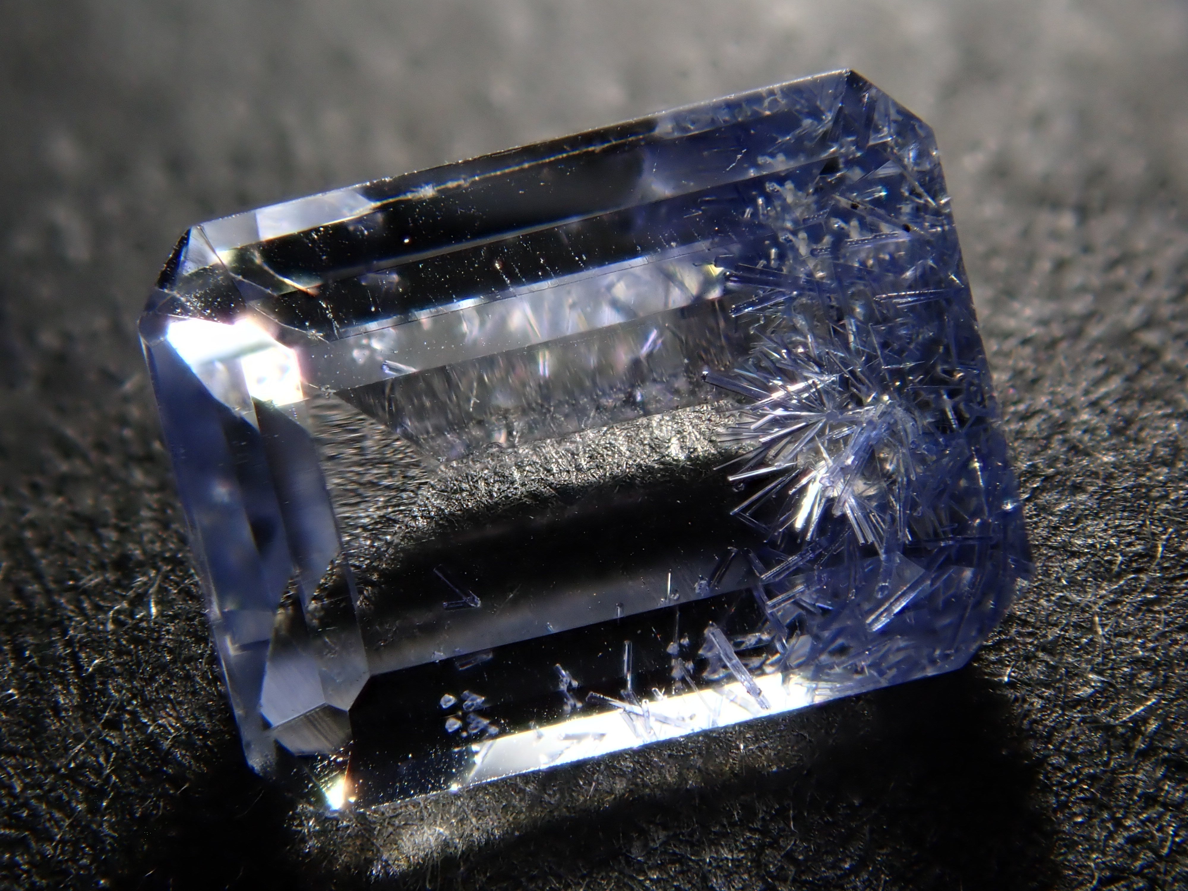 【12562091掲載】ブラジル産デュモルチェライトインクォーツ 0.720ctルース