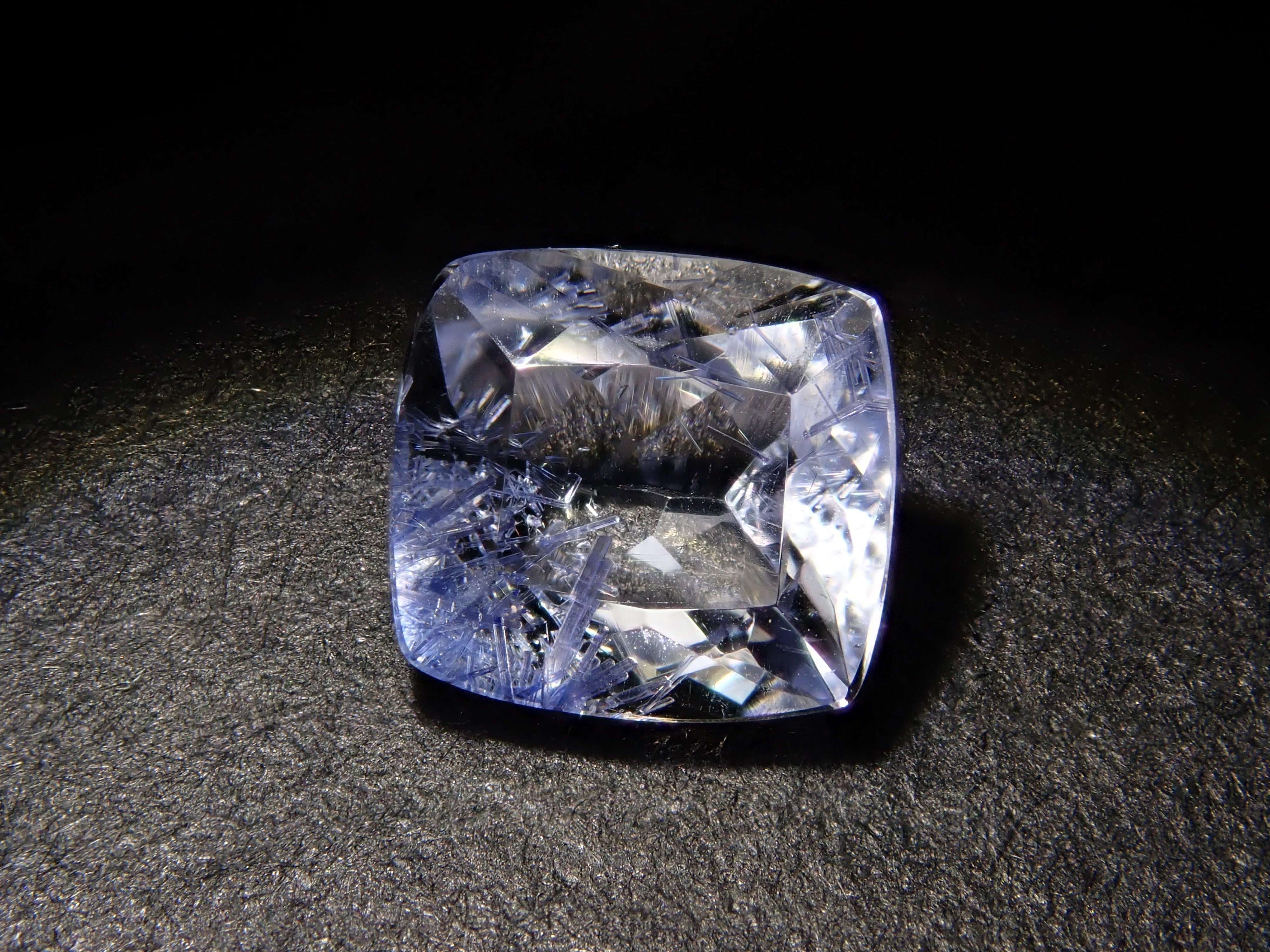 【12562092掲載】ブラジル産デュモルチェライトインクォーツ 0.522ctルース