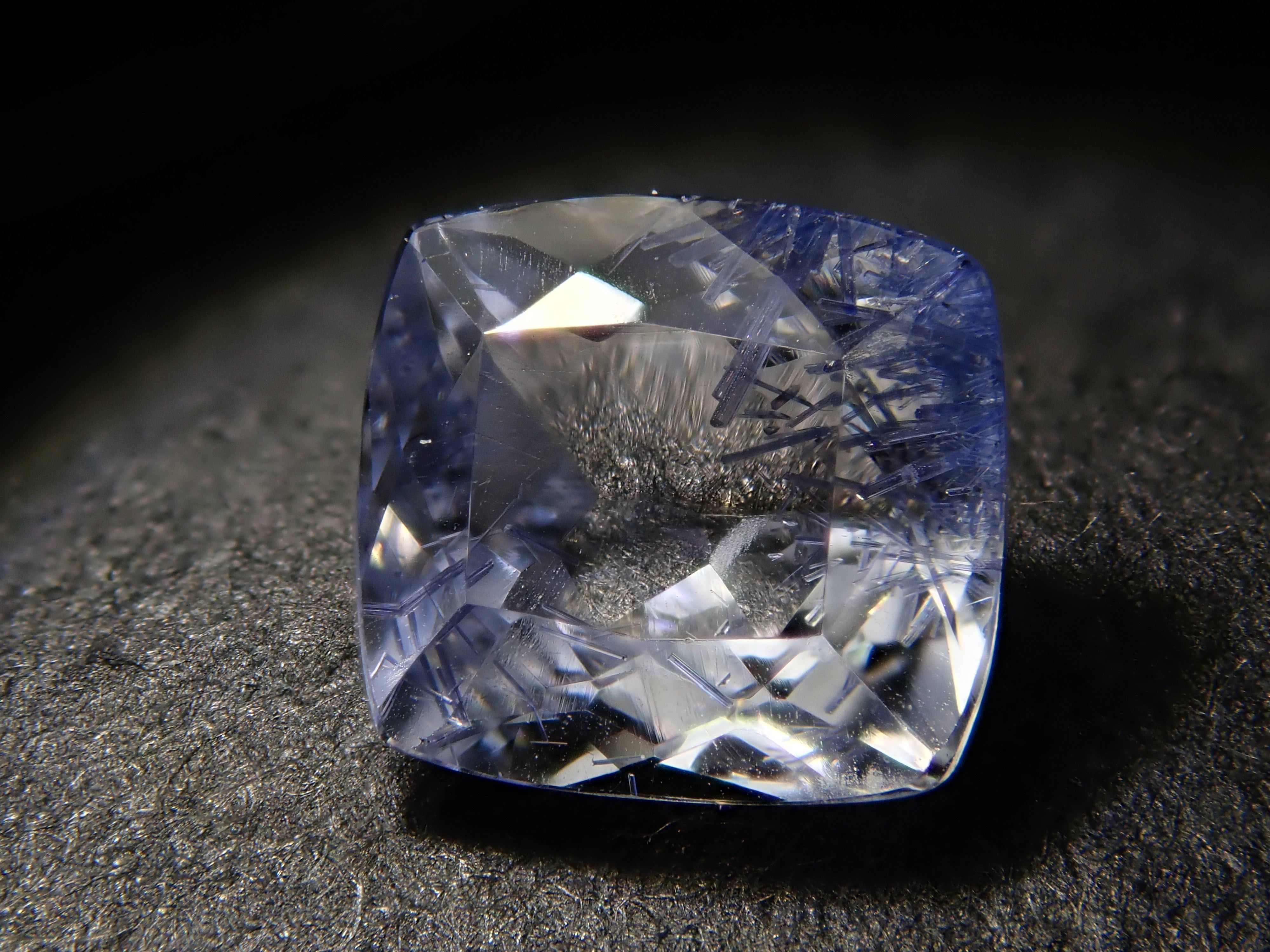 【12562092掲載】ブラジル産デュモルチェライトインクォーツ 0.522ctルース