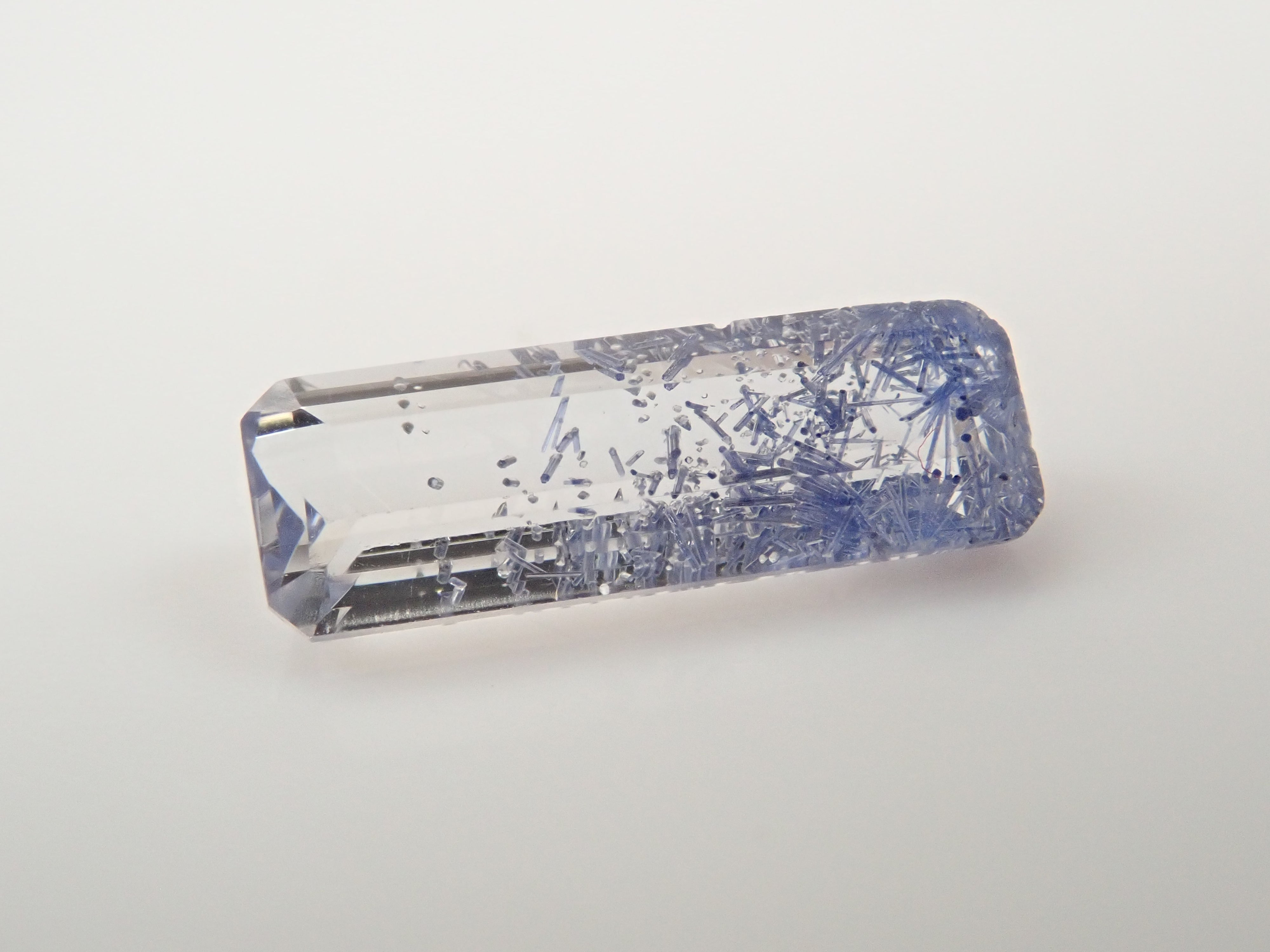 【12562093掲載】ブラジル産デュモルチェライトインクォーツ 0.839ctルース