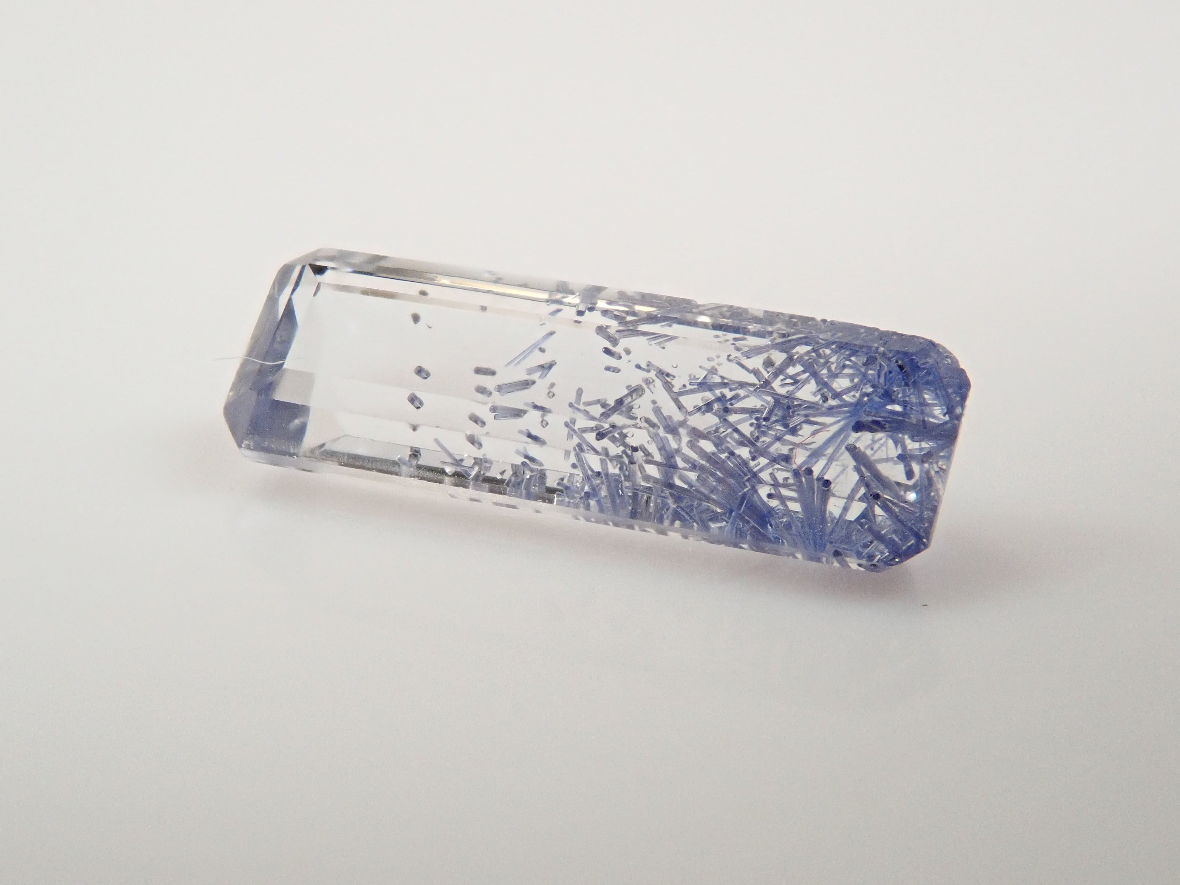 【12562093掲載】ブラジル産デュモルチェライトインクォーツ 0.839ctルース