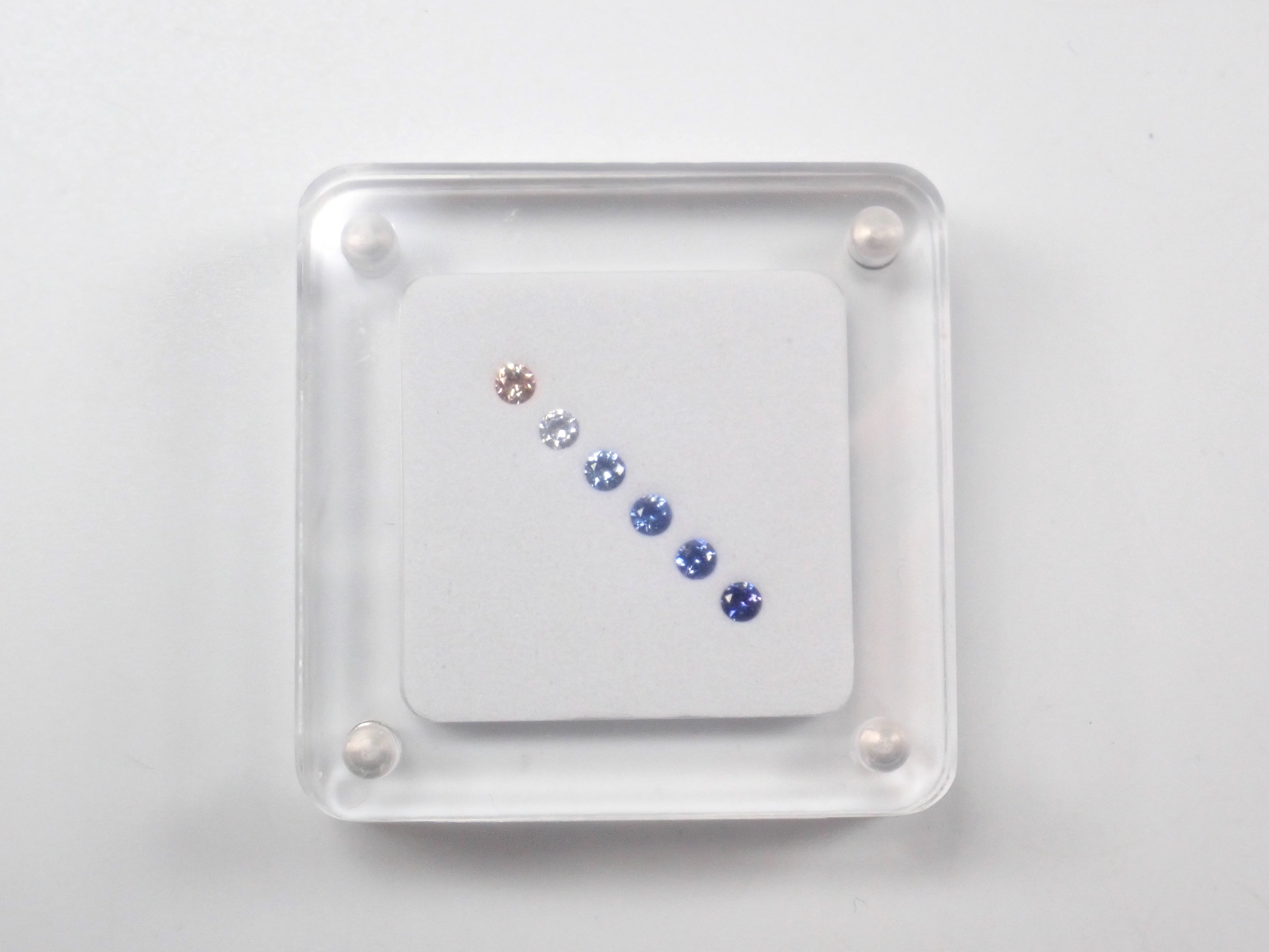 【3/6 22時販売】《限定2セット・ツーソン新着》ベニトアイトグラデーション6石セット(2.25mm,ラウンドカット,トップクオリティ含む)《複数購入割引有》