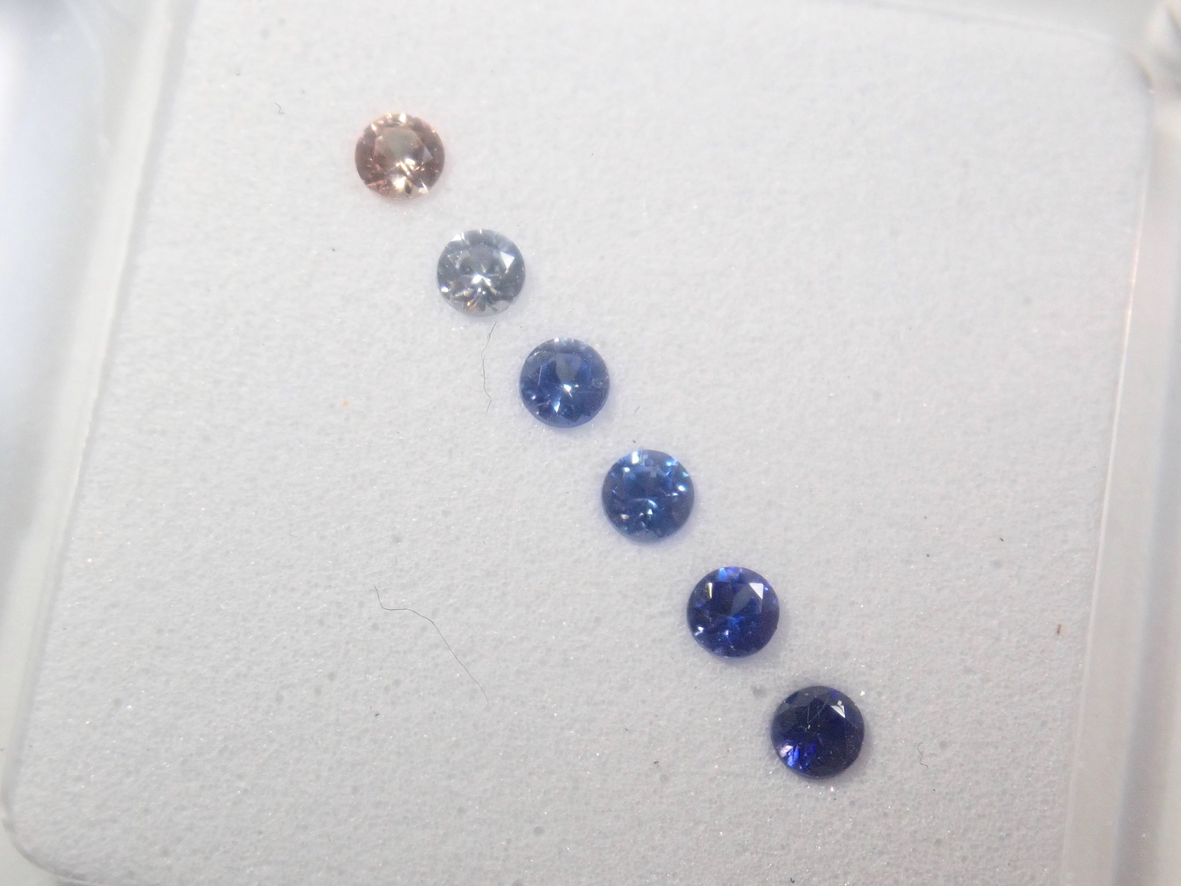 【3/6 22時販売】《限定2セット・ツーソン新着》ベニトアイトグラデーション6石セット(2.25mm,ラウンドカット,トップクオリティ含む)《複数購入割引有》