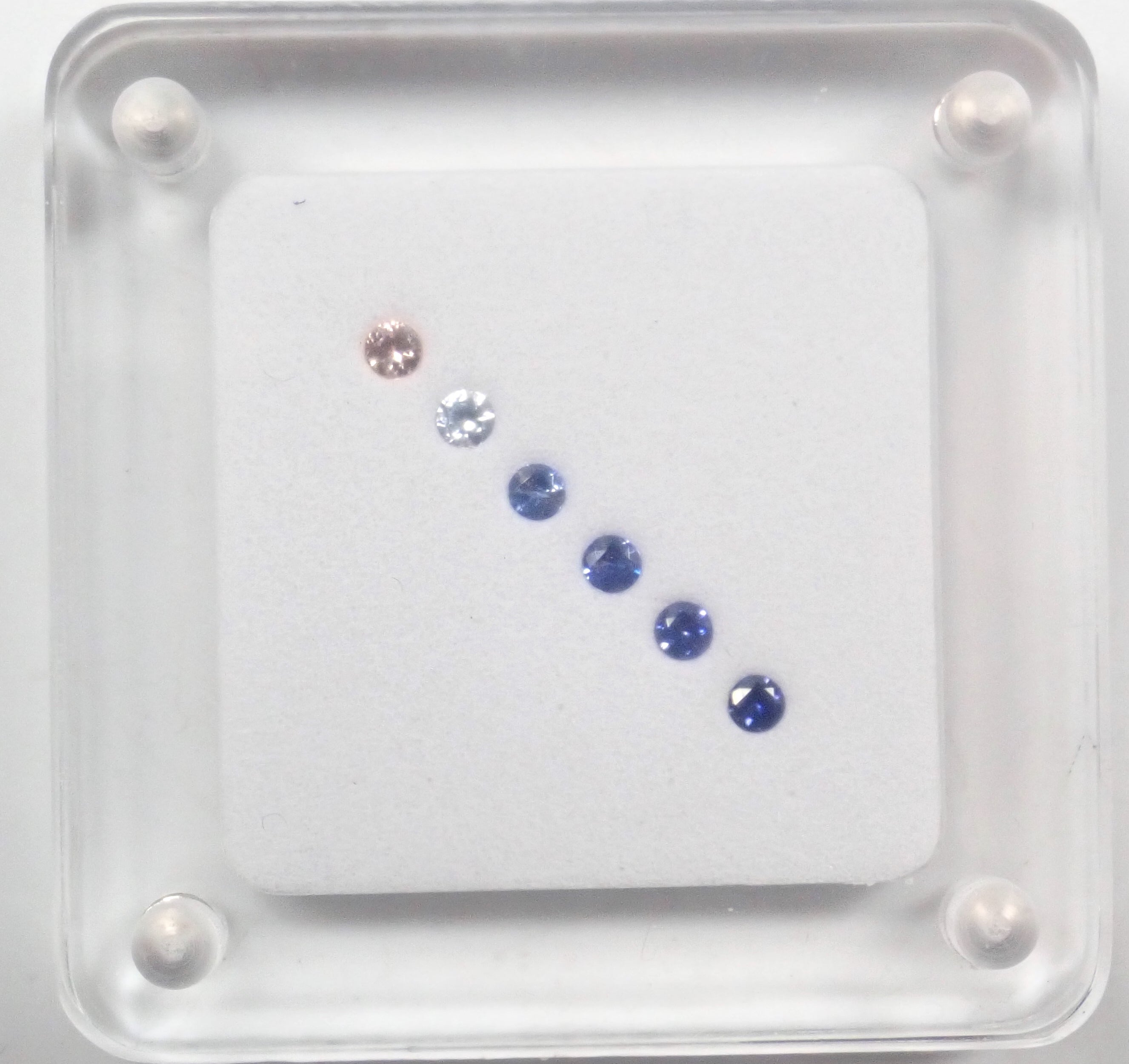 【3/6 22時販売】《残り1セット・ツーソン新着》ベニトアイトグラデーション6石セット(2.0mm,ラウンドカット,トップクオリティ含む) 《複数購入割引有》