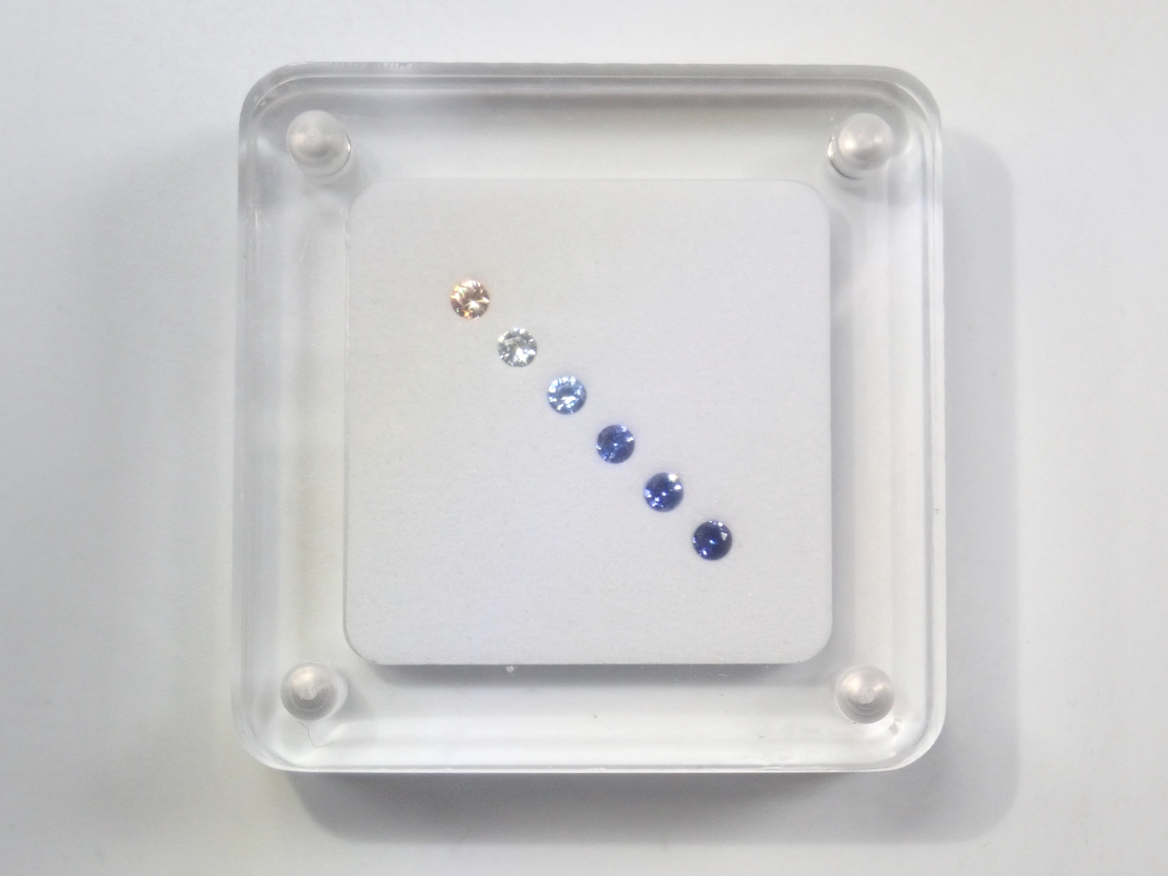 【3/6 22時販売】《残り1セット・ツーソン新着》ベニトアイトグラデーション6石セット(2.0mm,ラウンドカット,トップクオリティ含む) 《複数購入割引有》