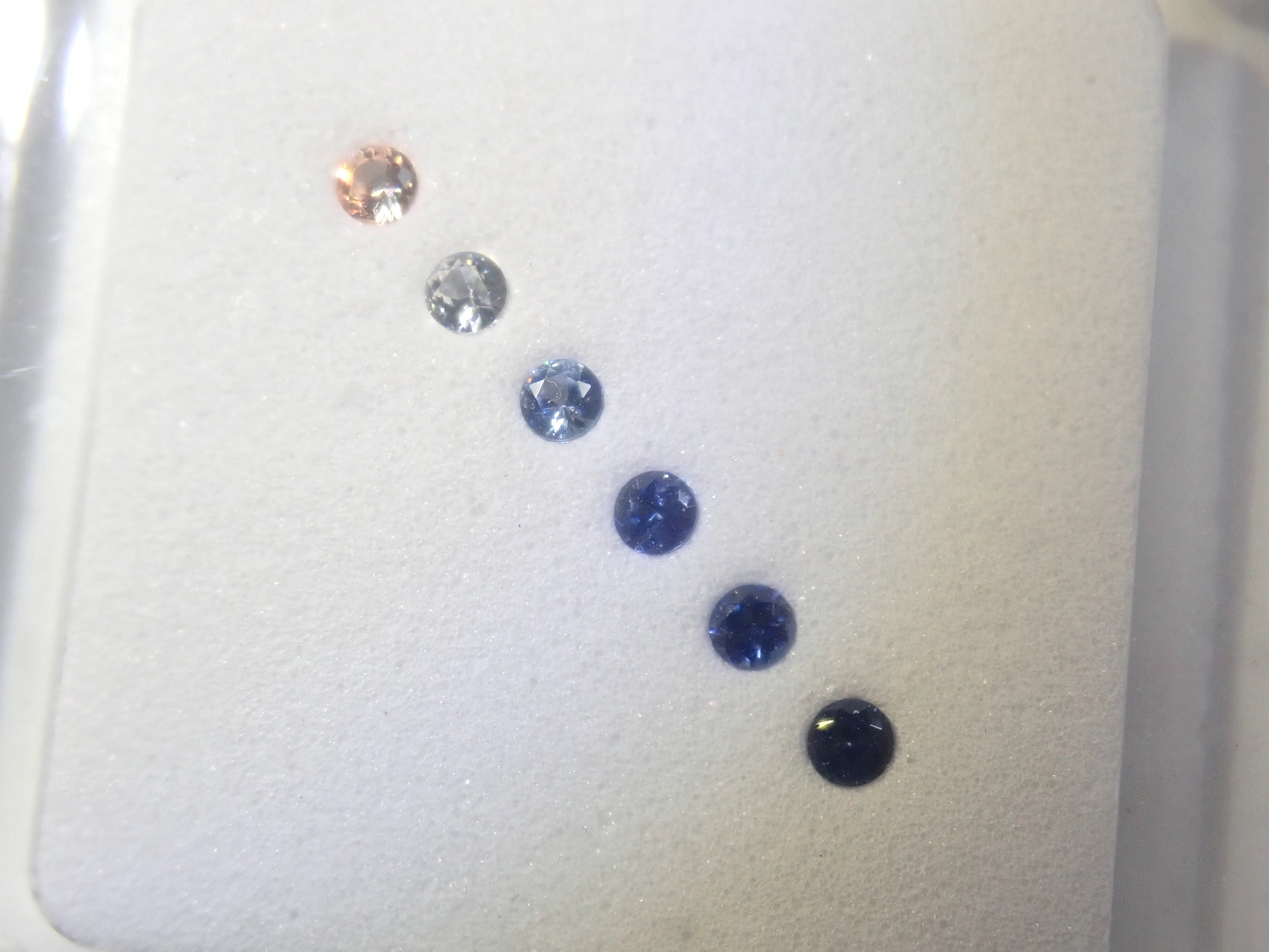 【3/6 22時販売】《残り1セット・ツーソン新着》ベニトアイトグラデーション6石セット(2.0mm,ラウンドカット,トップクオリティ含む) 《複数購入割引有》