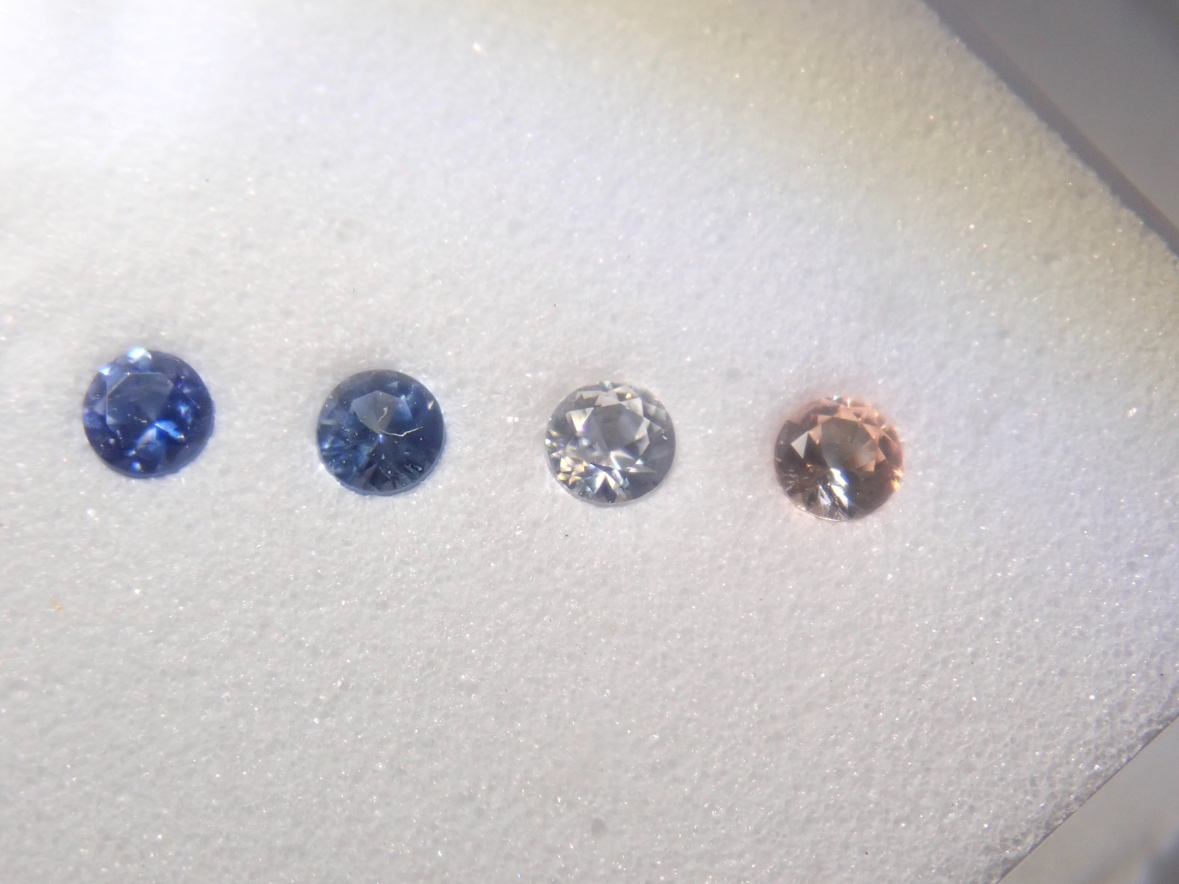 【3/6 22時販売】《残り1セット・ツーソン新着》ベニトアイトグラデーション6石セット(2.0mm,ラウンドカット,トップクオリティ含む) 《複数購入割引有》