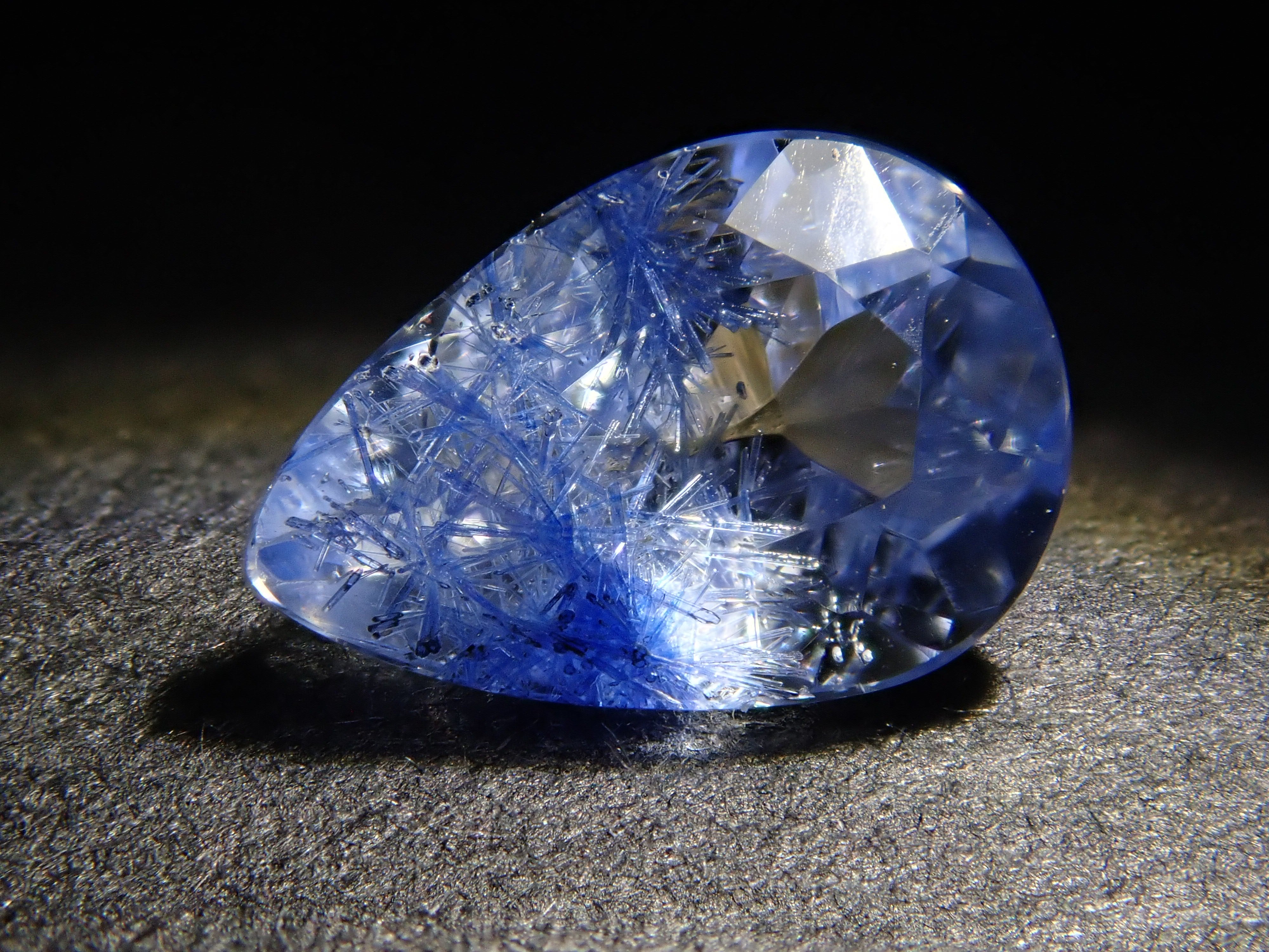 【12562094掲載】ブラジル産デュモルチェライトインクォーツ 0.642ctルース