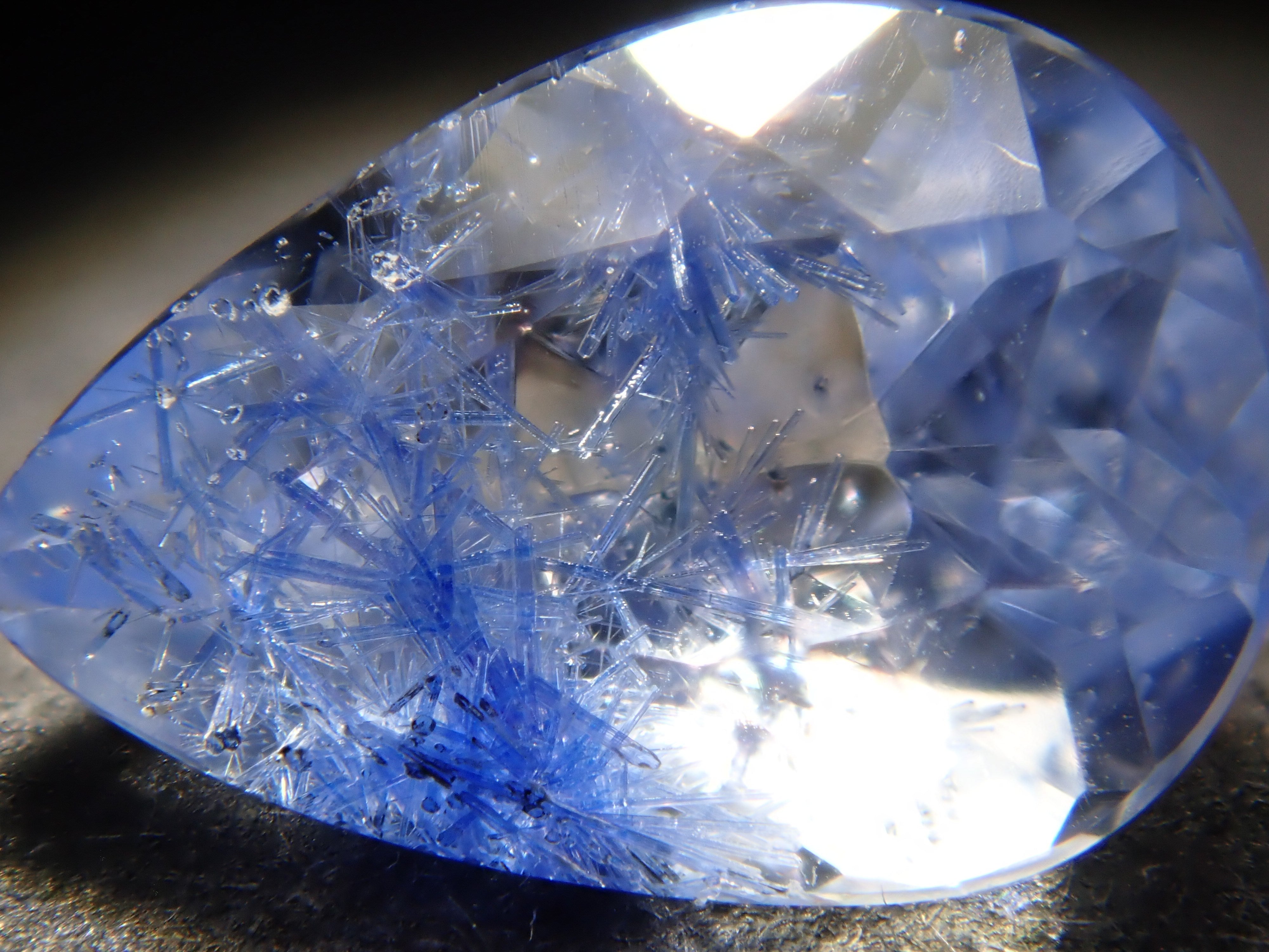 【12562094掲載】ブラジル産デュモルチェライトインクォーツ 0.642ctルース