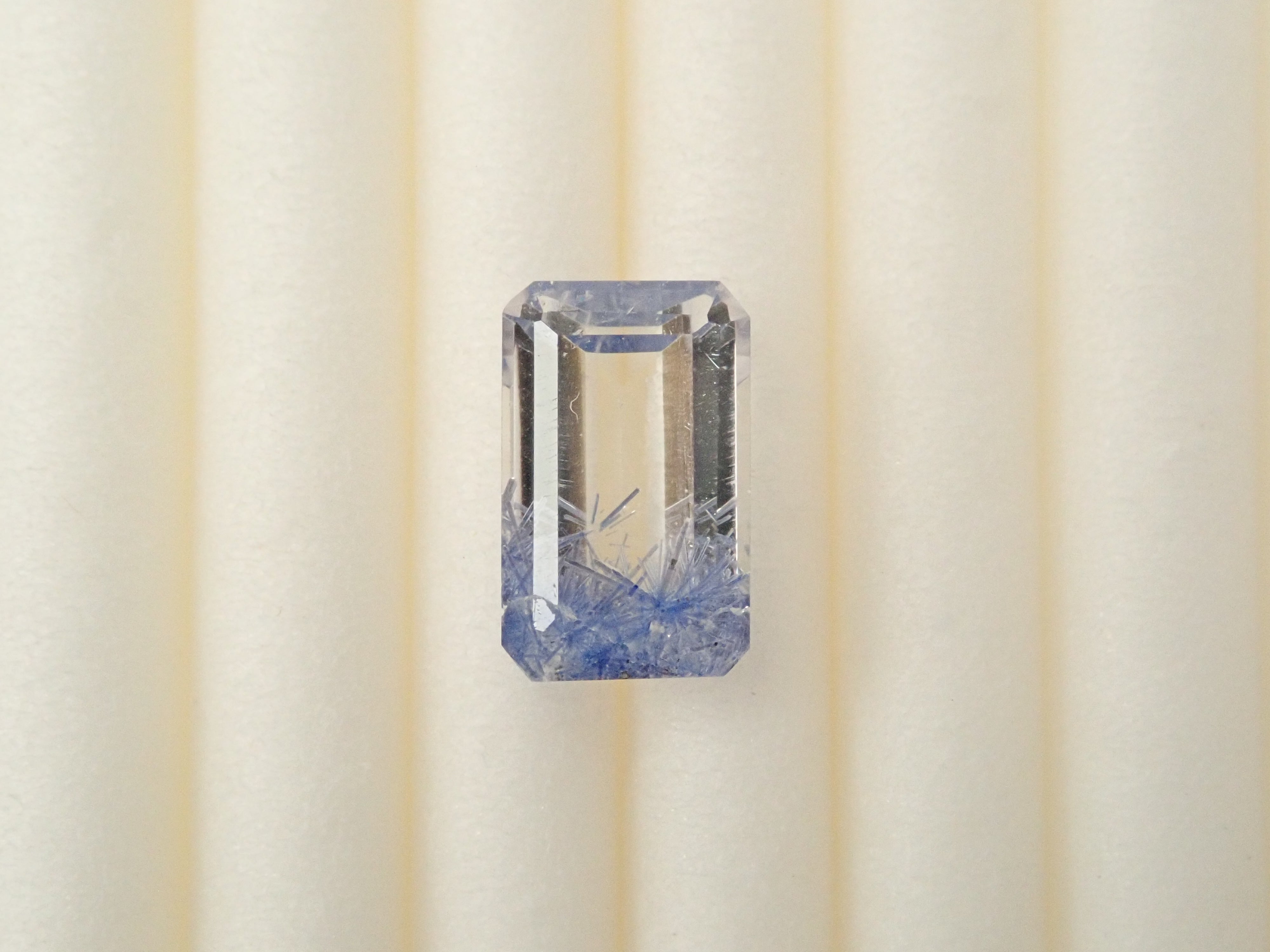 【12562095掲載】ブラジル産デュモルチェライトインクォーツ 0.910ctルース