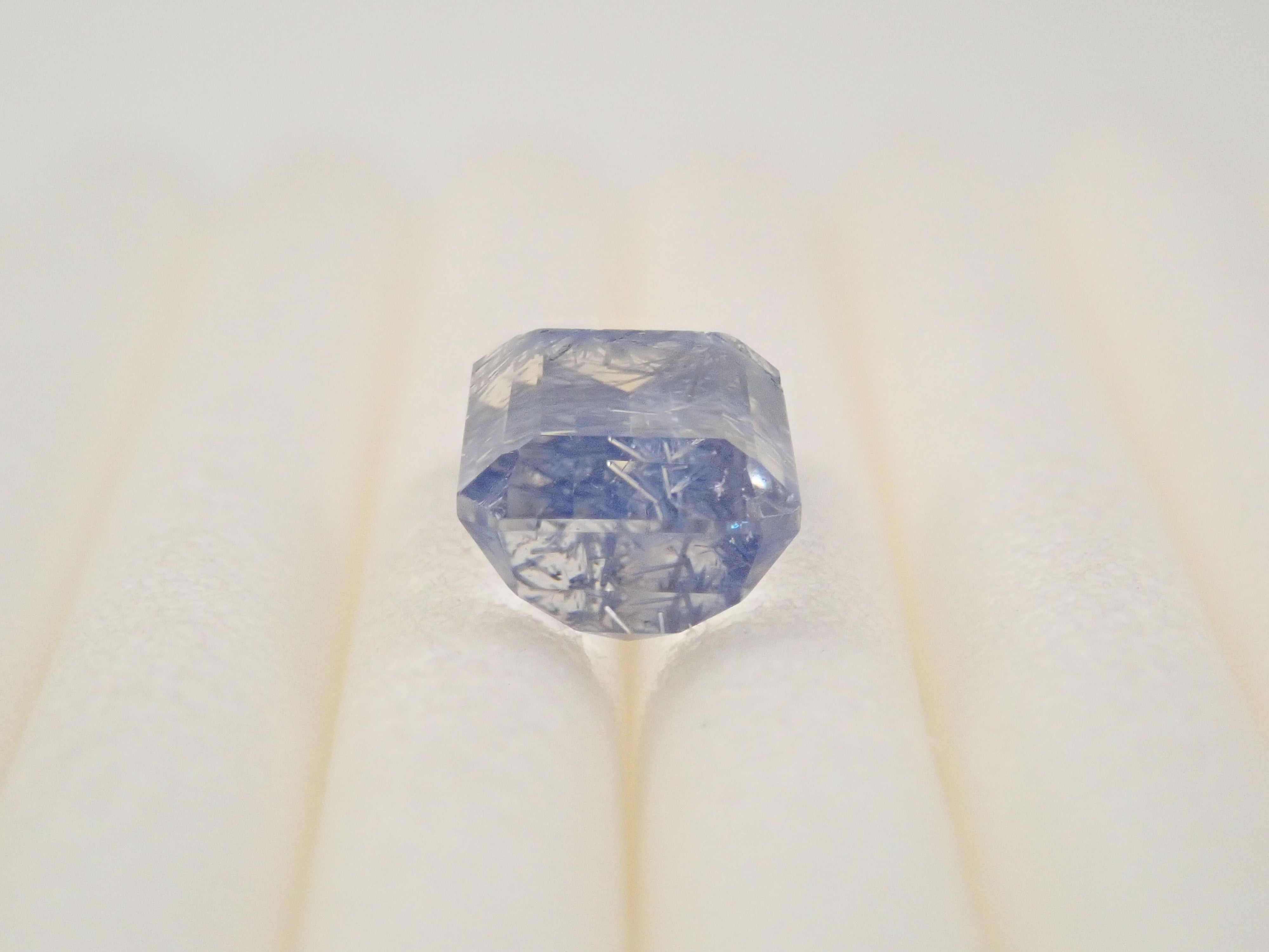 【12562095掲載】ブラジル産デュモルチェライトインクォーツ 0.910ctルース