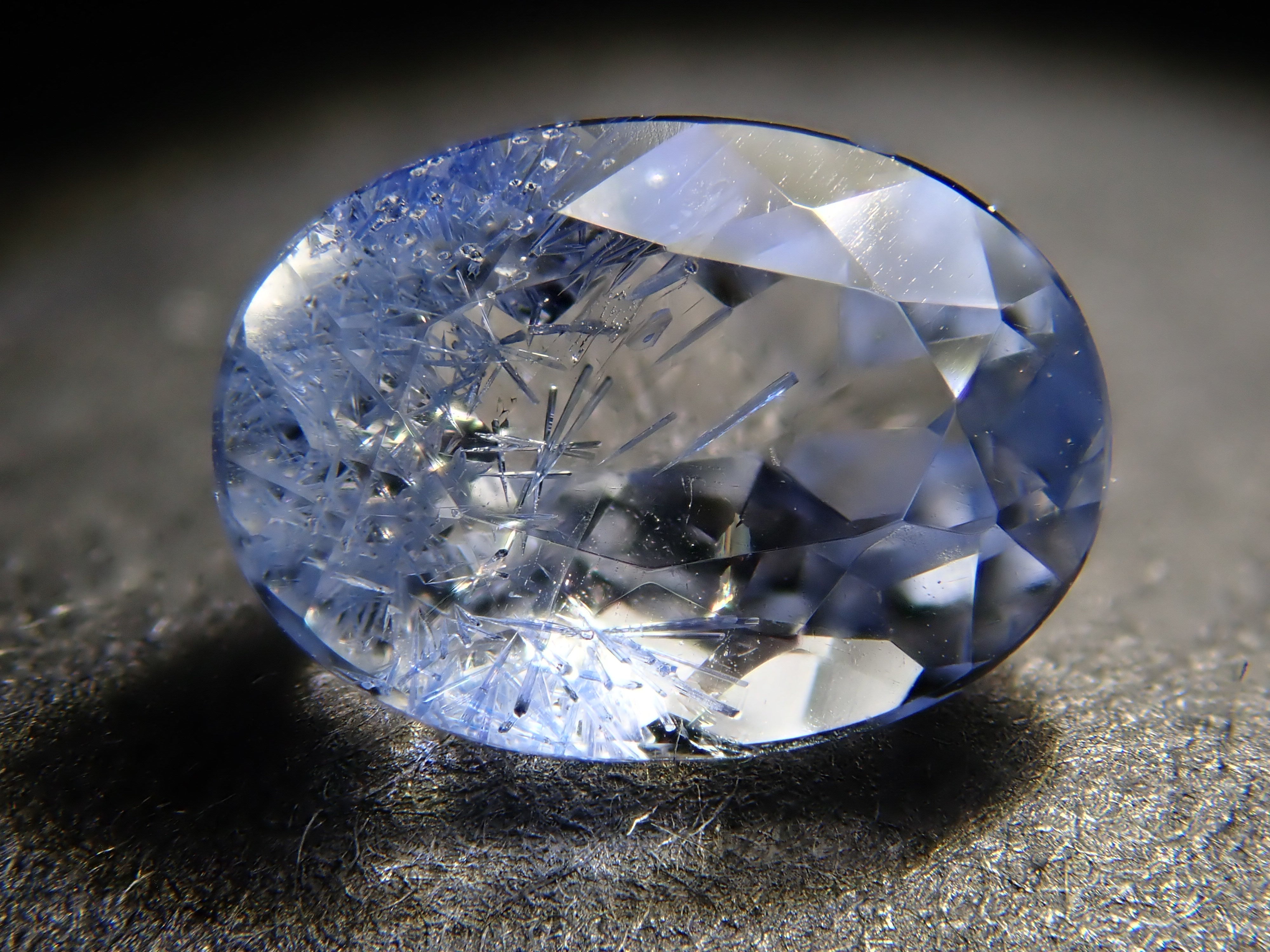 【12562097掲載】ブラジル産デュモルチェライトインクォーツ 0.594ctルース