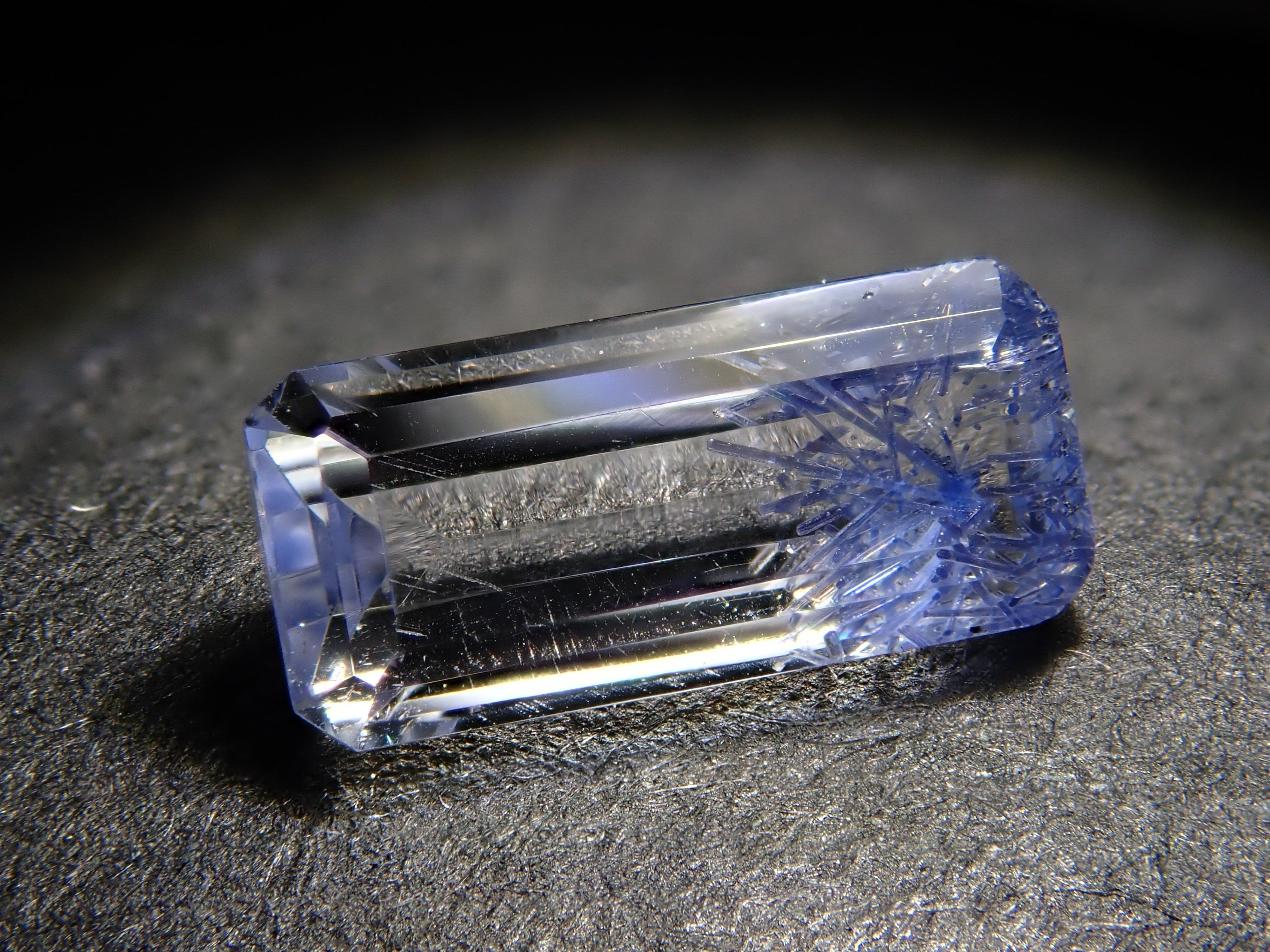 【12562098掲載】ブラジル産デュモルチェライトインクォーツ 0.531ctルース