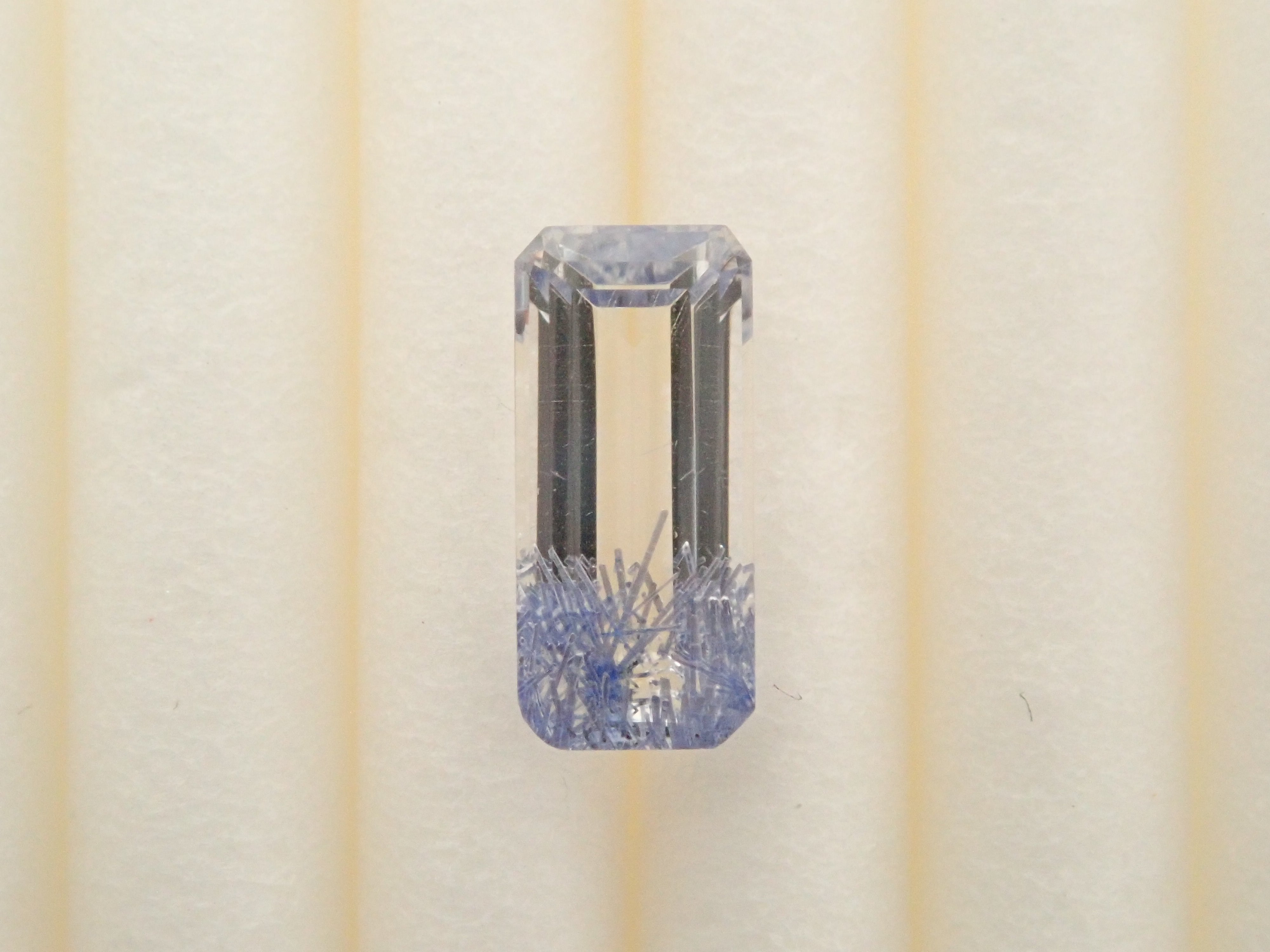 【12562098掲載】ブラジル産デュモルチェライトインクォーツ 0.531ctルース