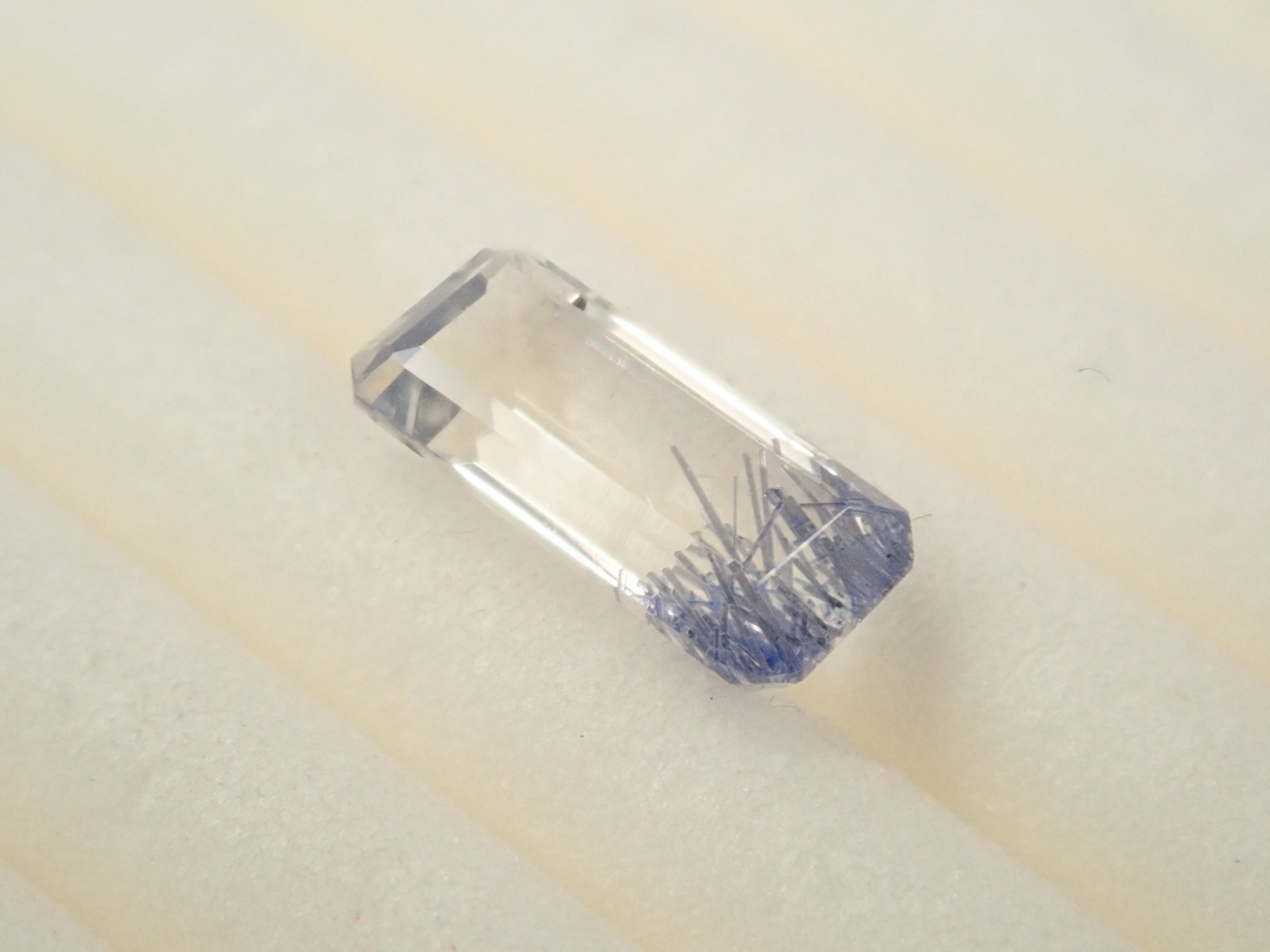 【12562098掲載】ブラジル産デュモルチェライトインクォーツ 0.531ctルース