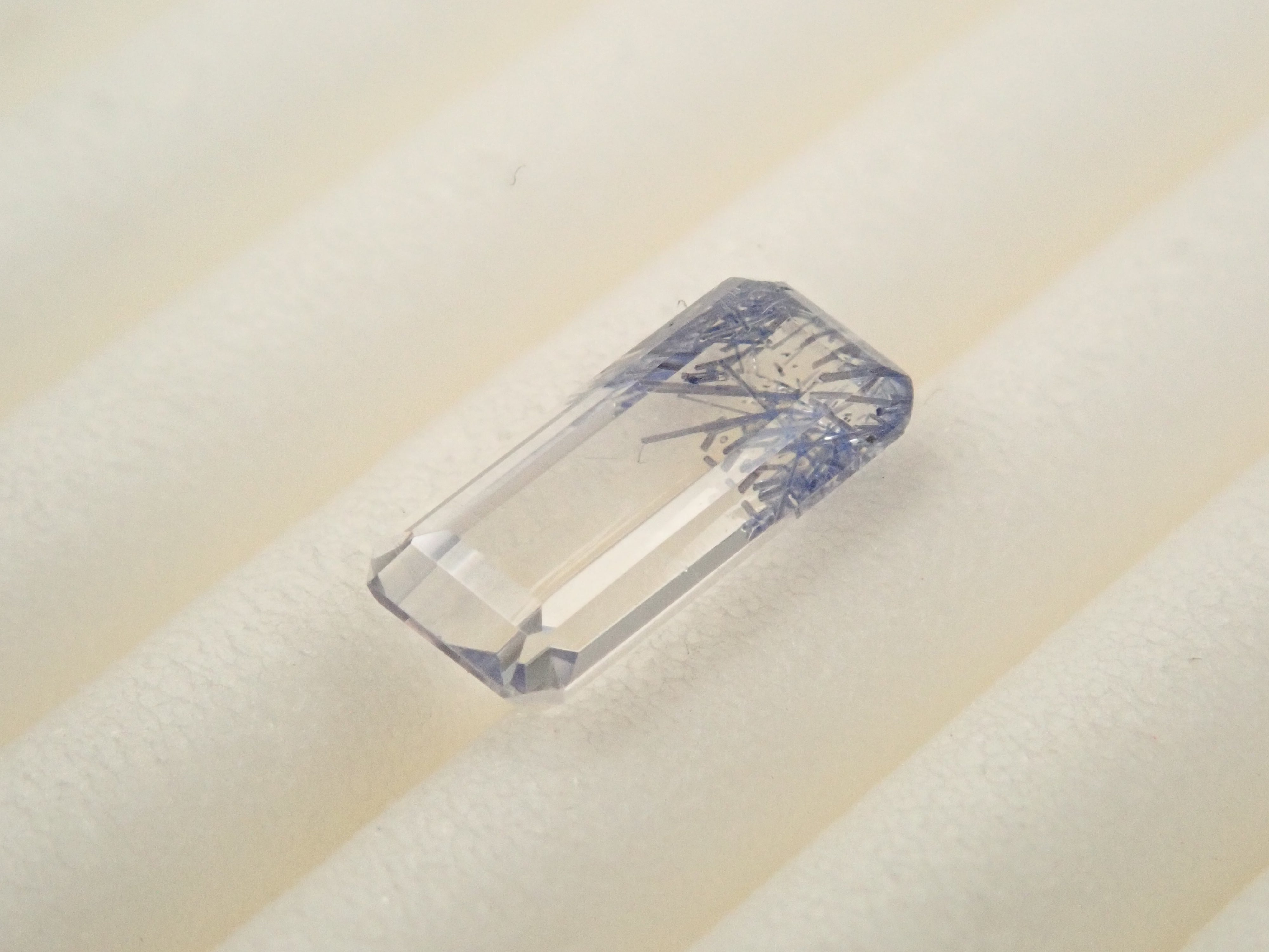 【12562098掲載】ブラジル産デュモルチェライトインクォーツ 0.531ctルース