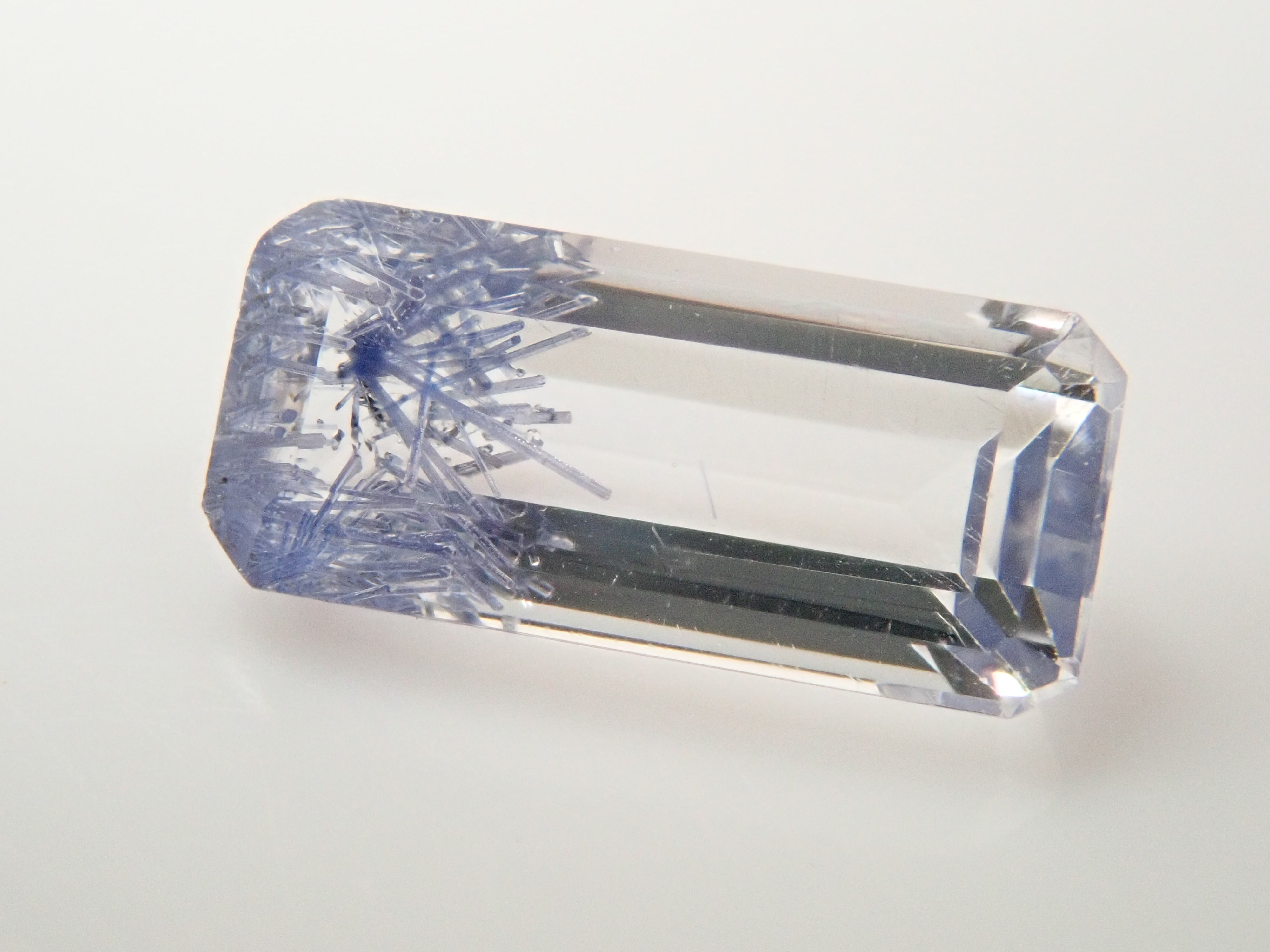 【12562098掲載】ブラジル産デュモルチェライトインクォーツ 0.531ctルース