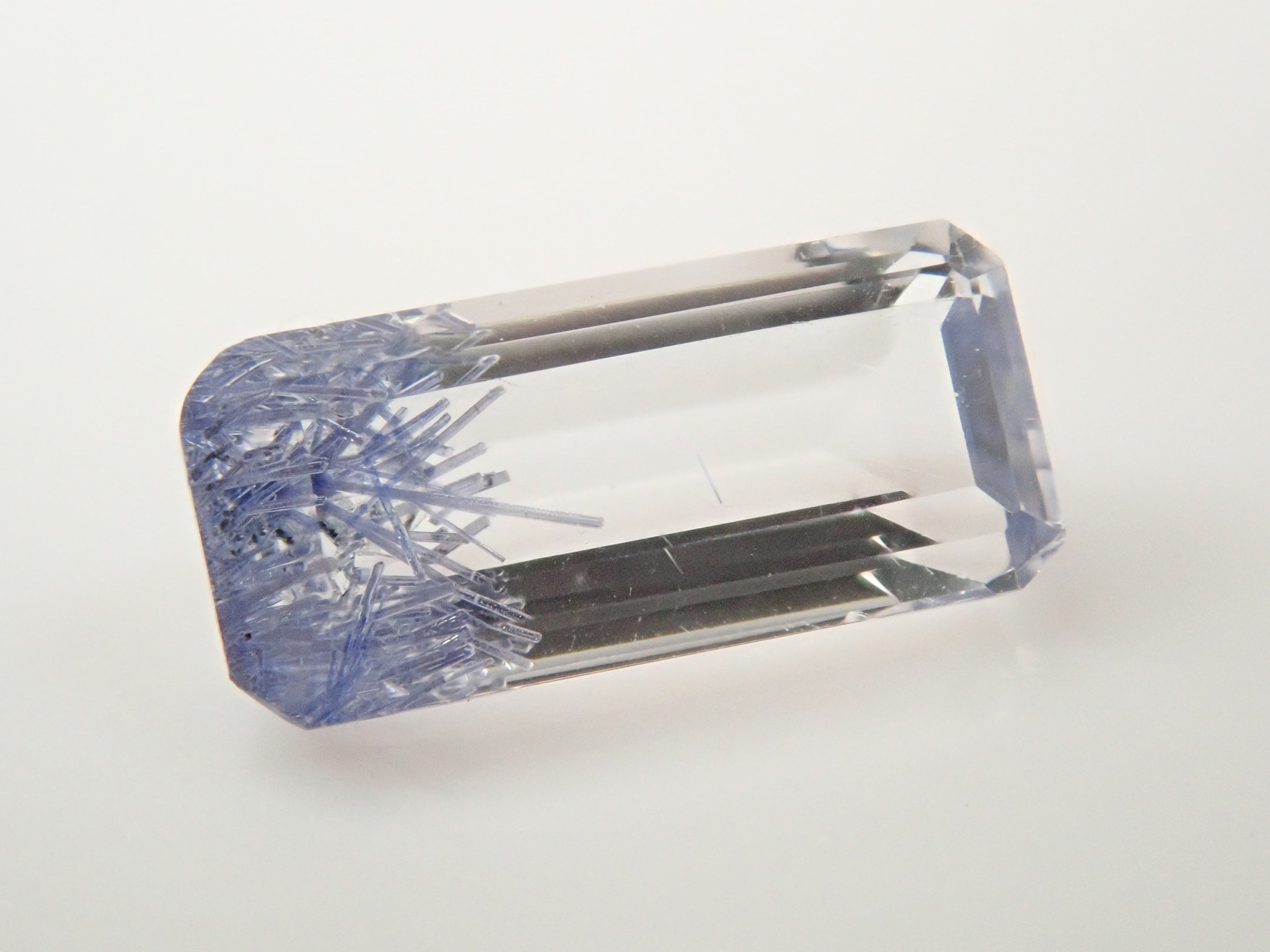 【12562098掲載】ブラジル産デュモルチェライトインクォーツ 0.531ctルース