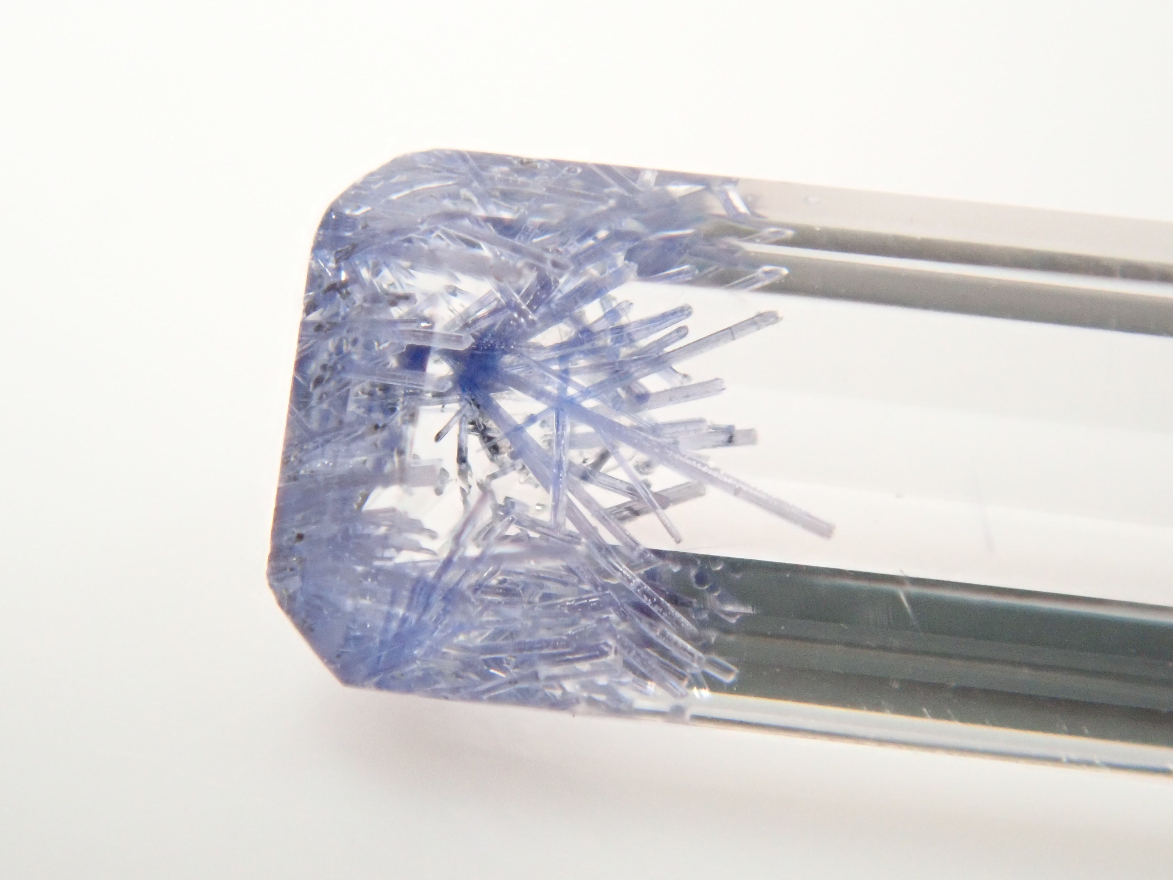 【12562098掲載】ブラジル産デュモルチェライトインクォーツ 0.531ctルース