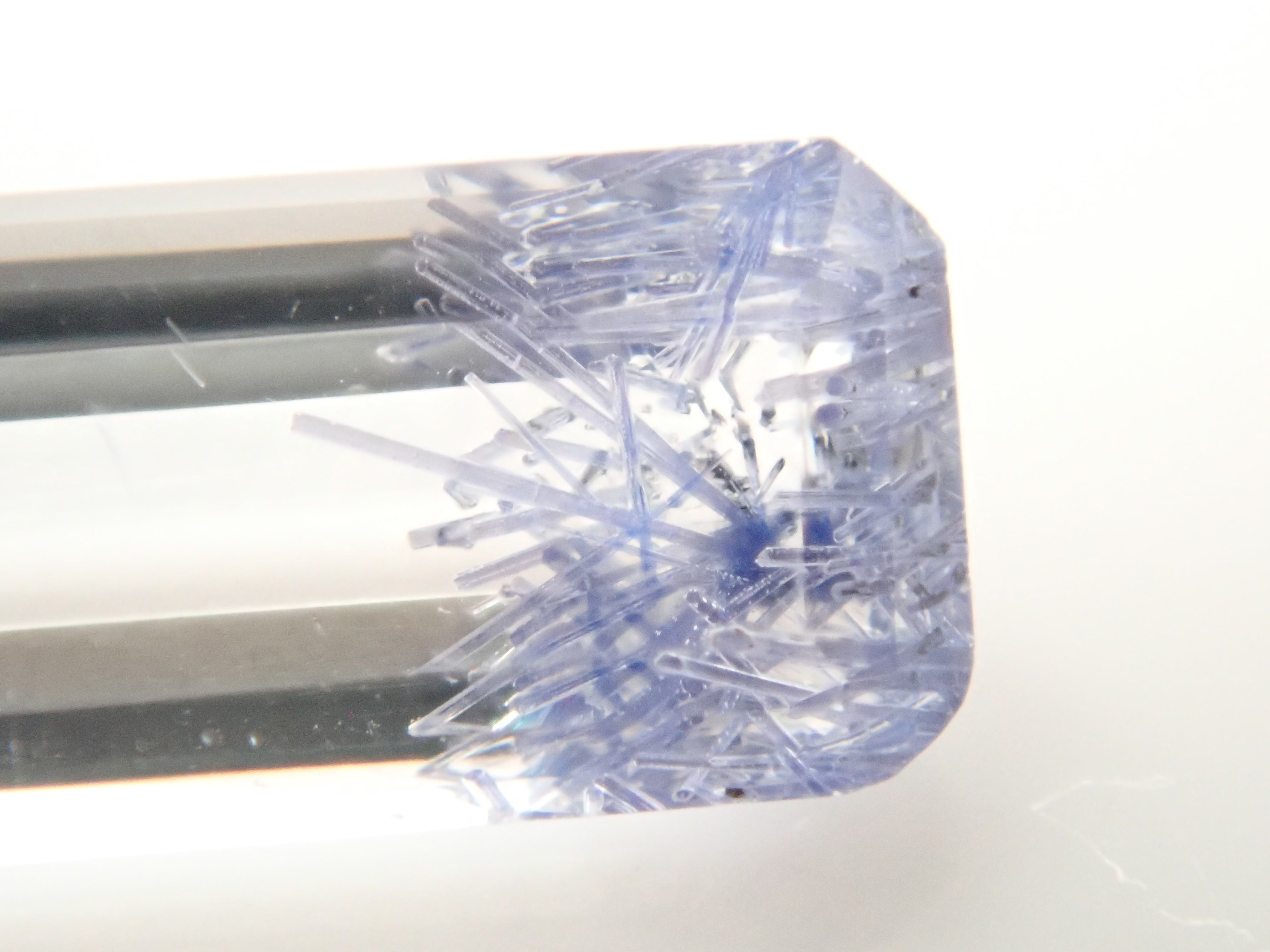 【12562098掲載】ブラジル産デュモルチェライトインクォーツ 0.531ctルース