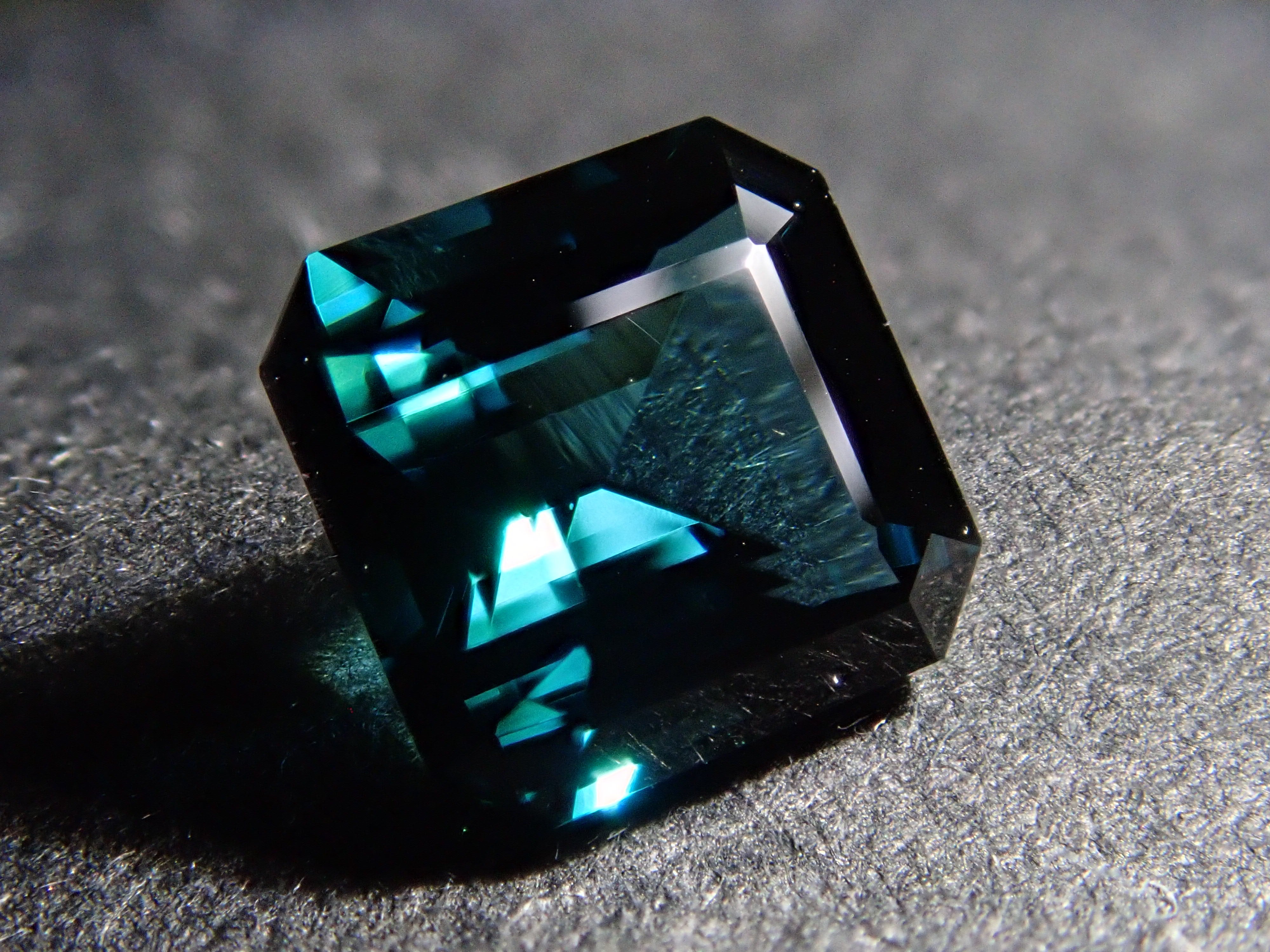 【12561919掲載】ブラジル産ブルートルマリン 0.819ctルース