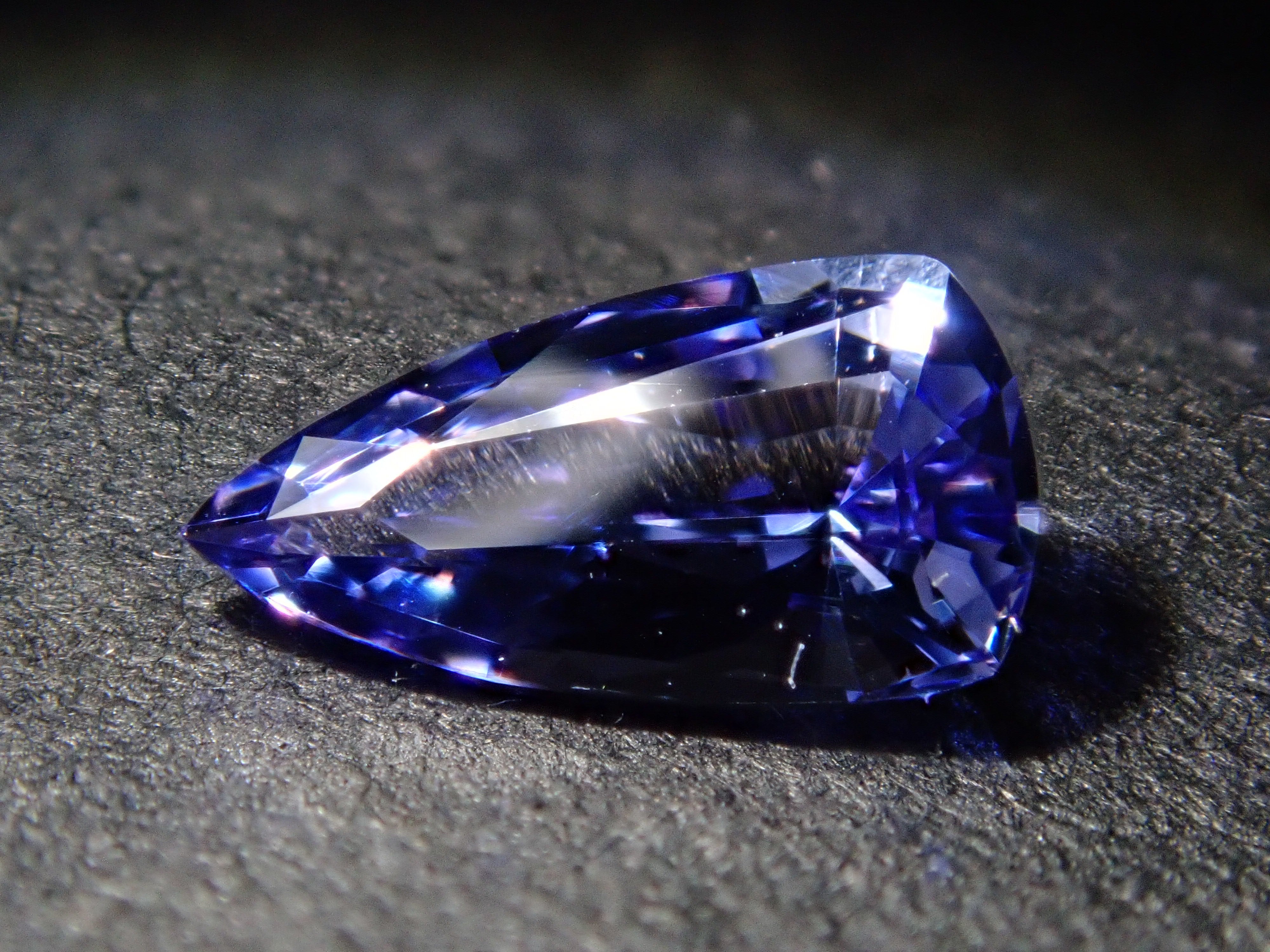 【12562068掲載】タンザニア産タンザナイト 0.416ctルース