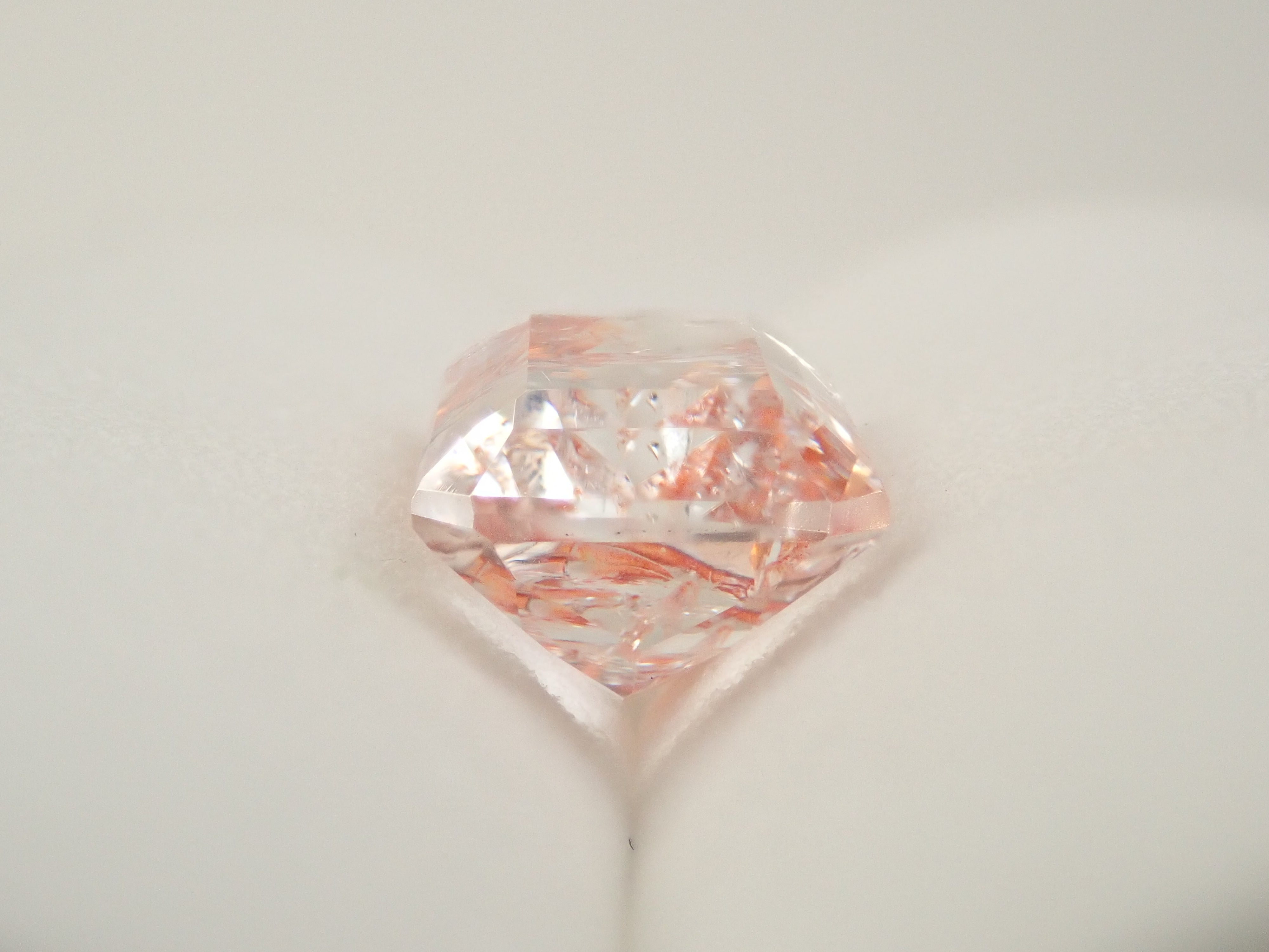 【12562073掲載】ブラジル産ライモナイトインクォーツ(オーロラクォーツ) 2.993ctルース