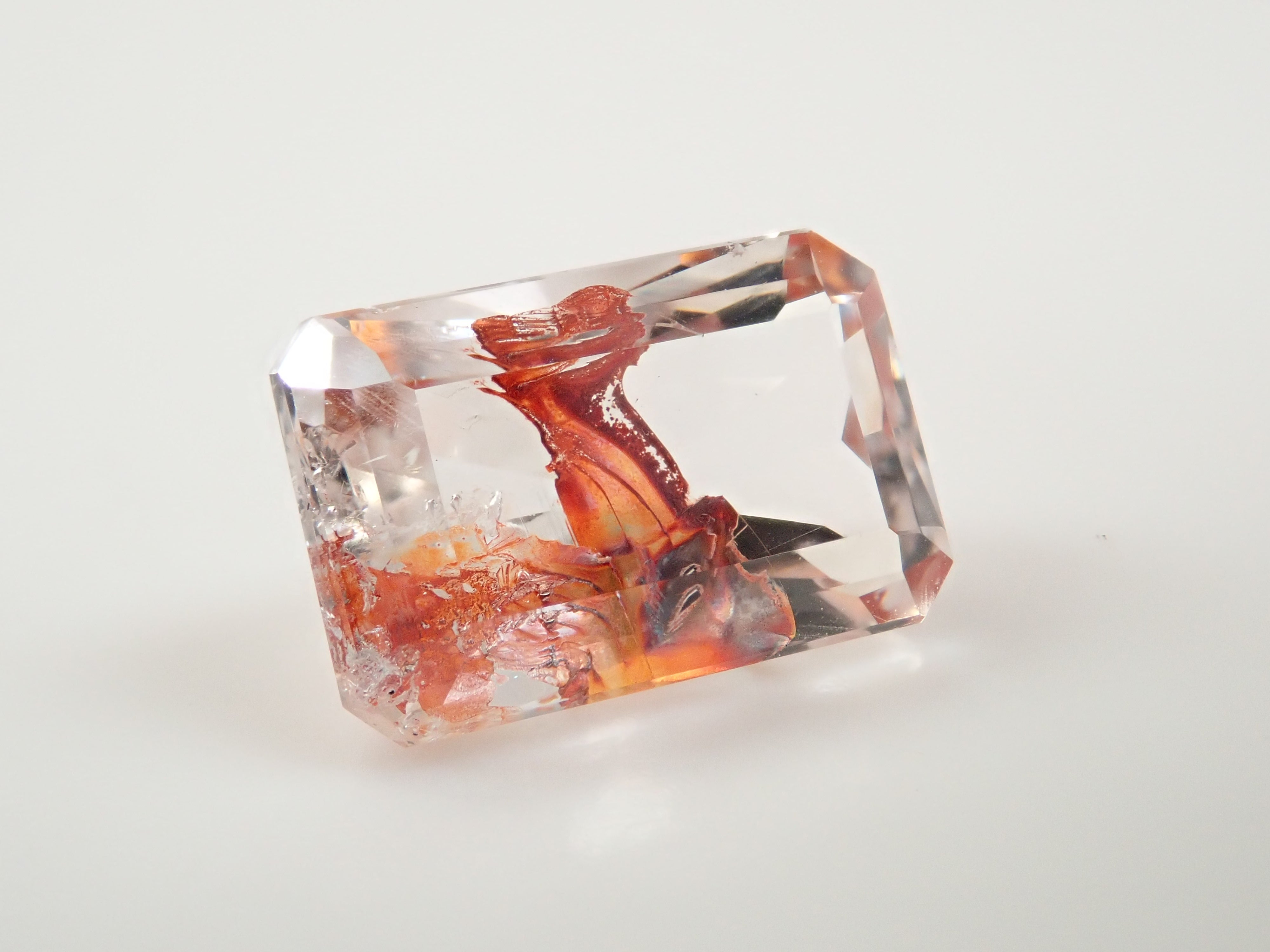 【12562073掲載】ブラジル産ライモナイトインクォーツ(オーロラクォーツ) 2.993ctルース