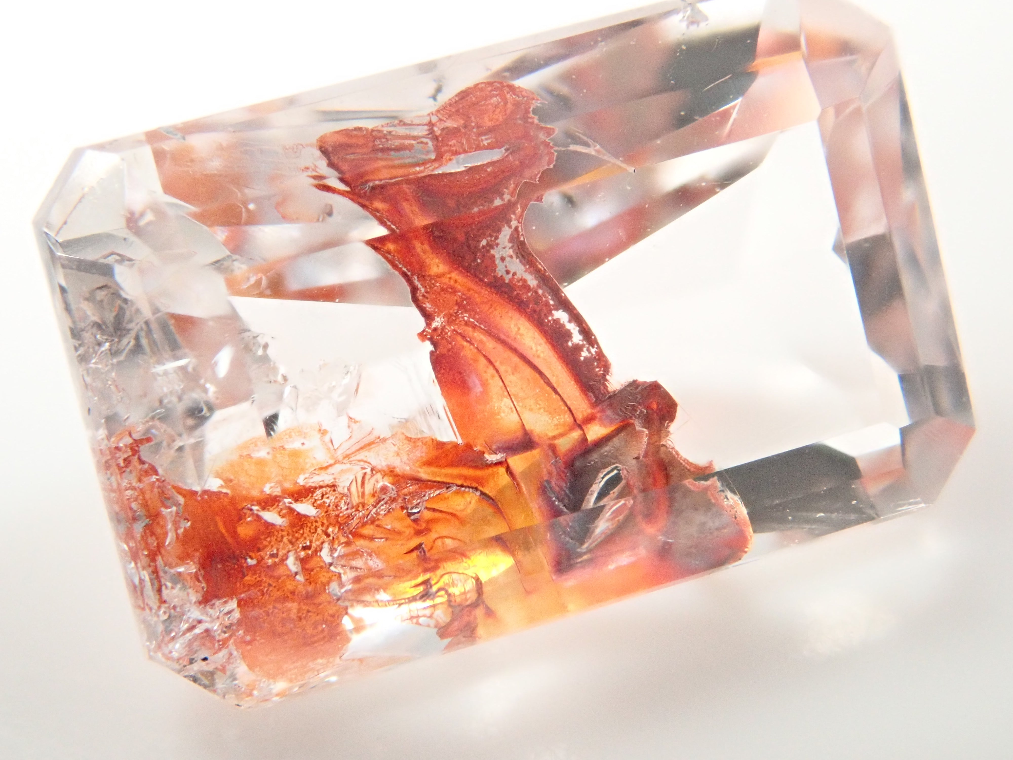 【12562073掲載】ブラジル産ライモナイトインクォーツ(オーロラクォーツ) 2.993ctルース