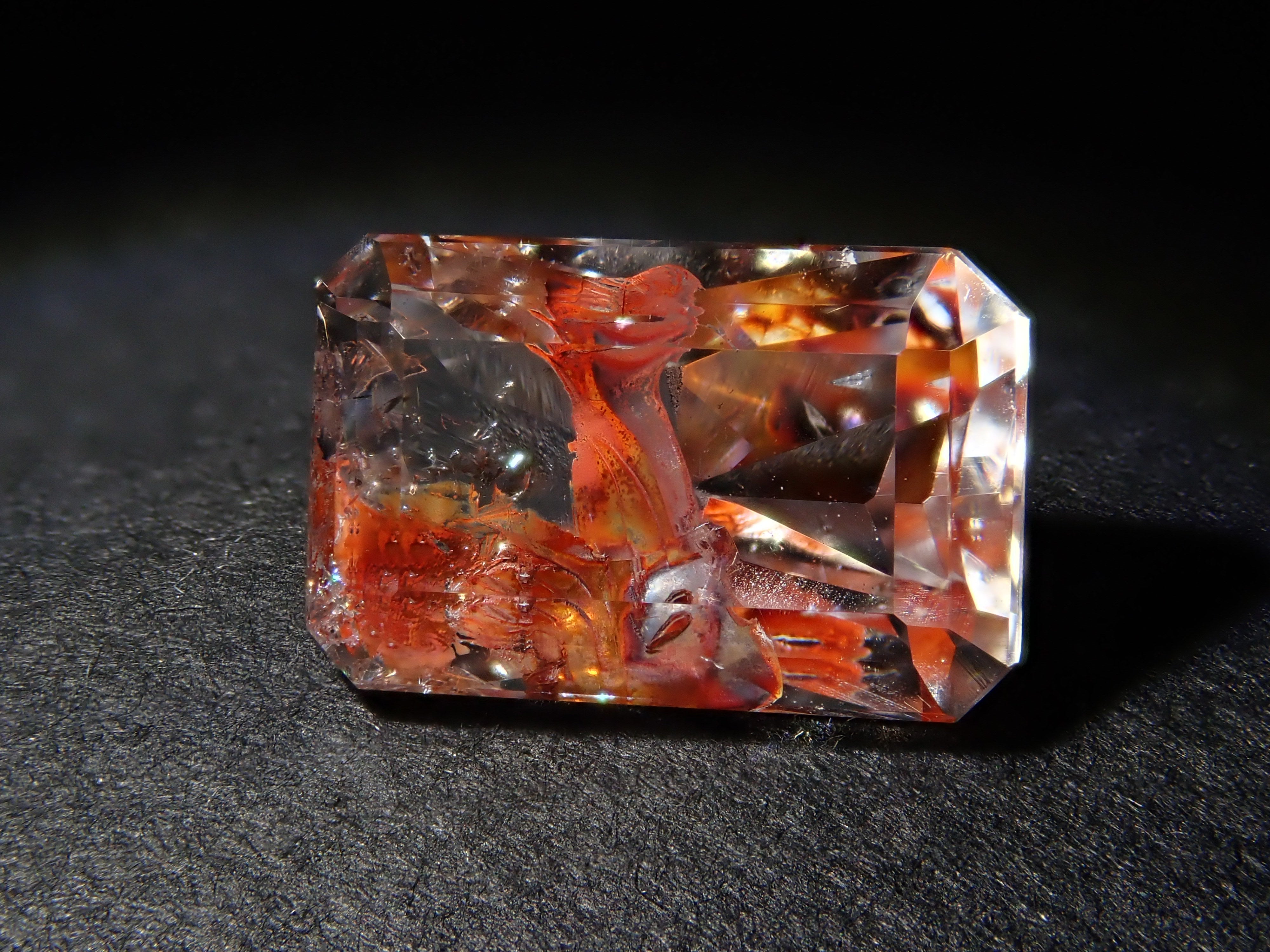 【12562073掲載】ブラジル産ライモナイトインクォーツ(オーロラクォーツ) 2.993ctルース