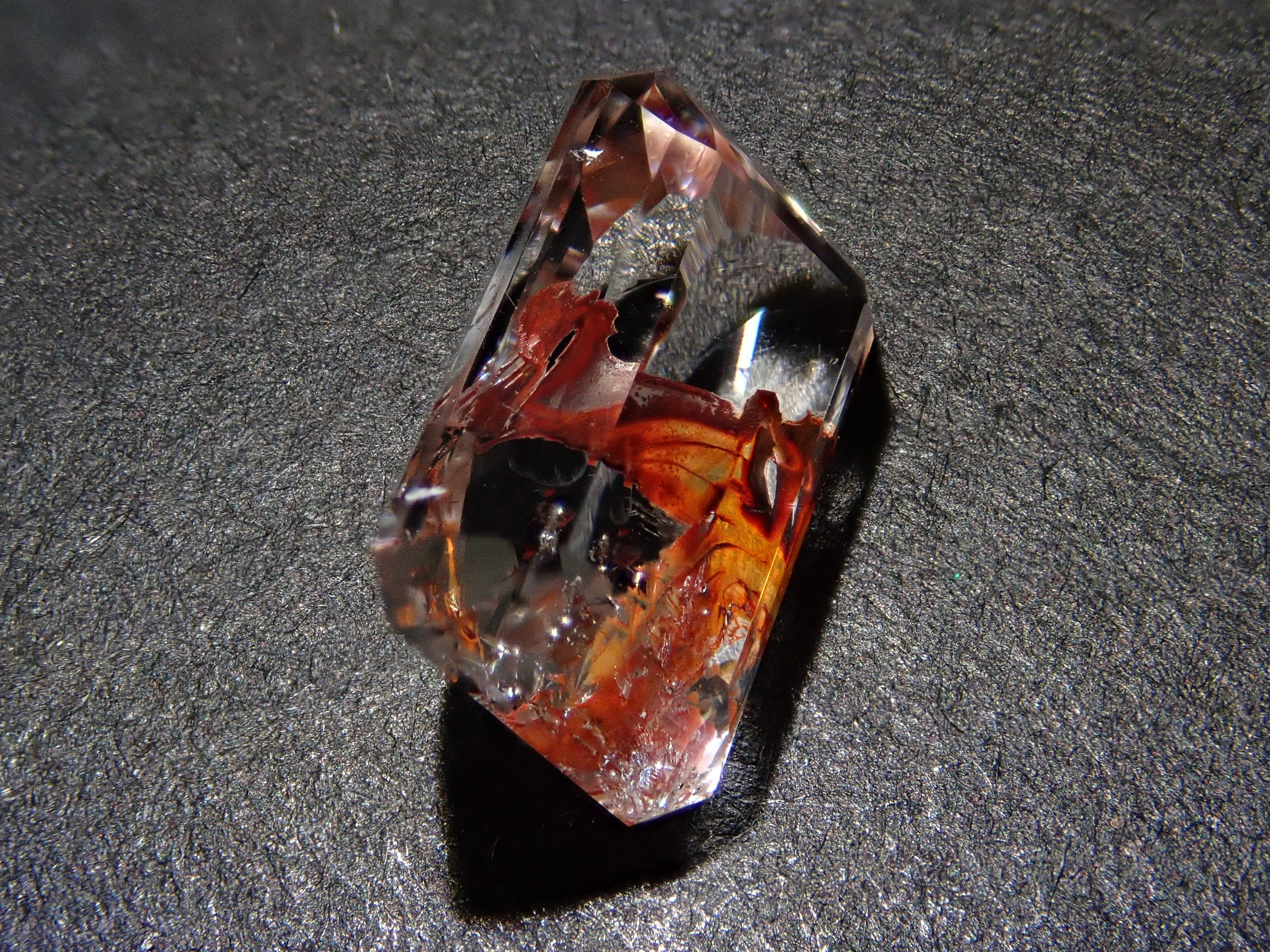 【12562073掲載】ブラジル産ライモナイトインクォーツ(オーロラクォーツ) 2.993ctルース