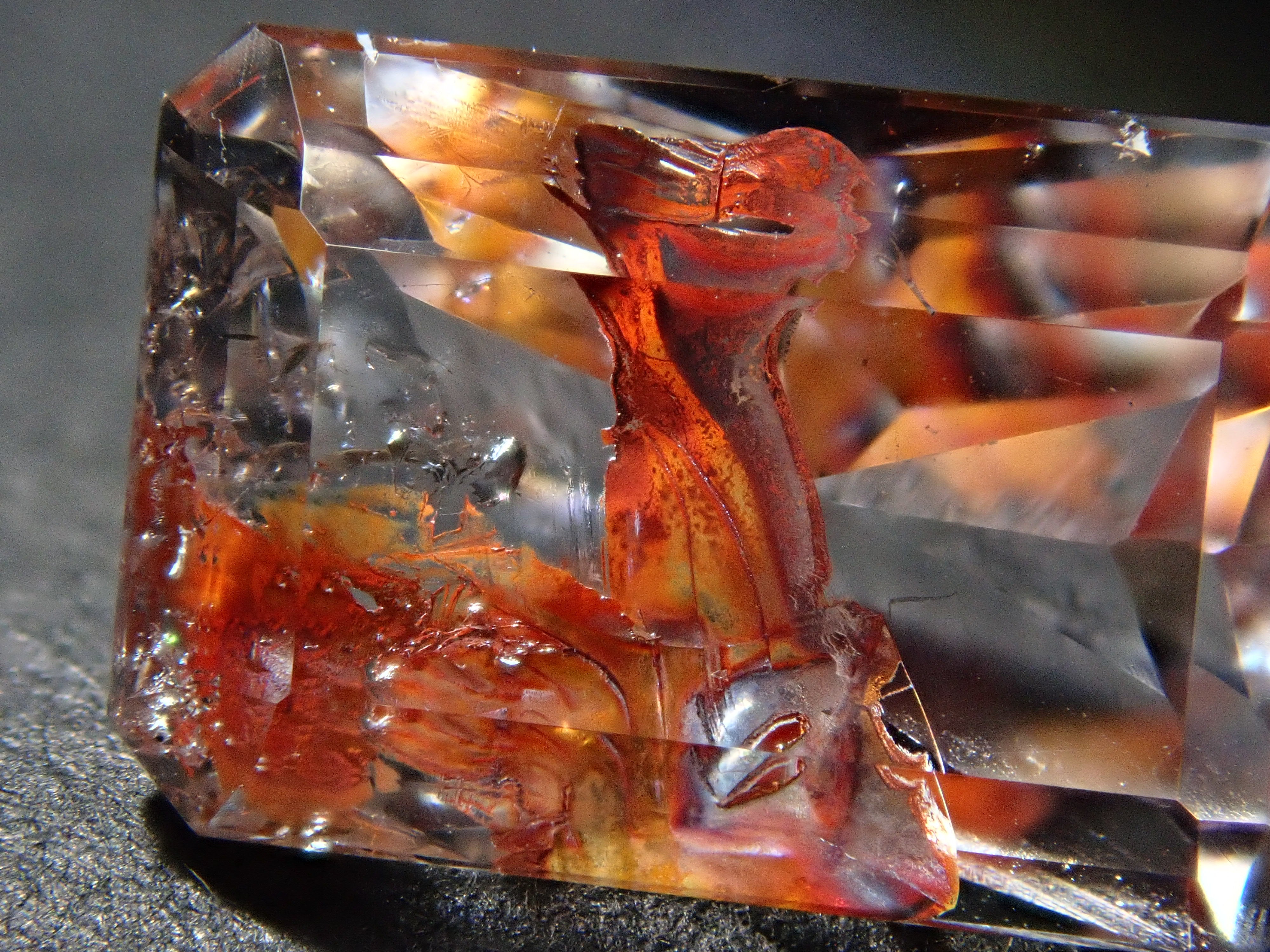 【12562073掲載】ブラジル産ライモナイトインクォーツ(オーロラクォーツ) 2.993ctルース