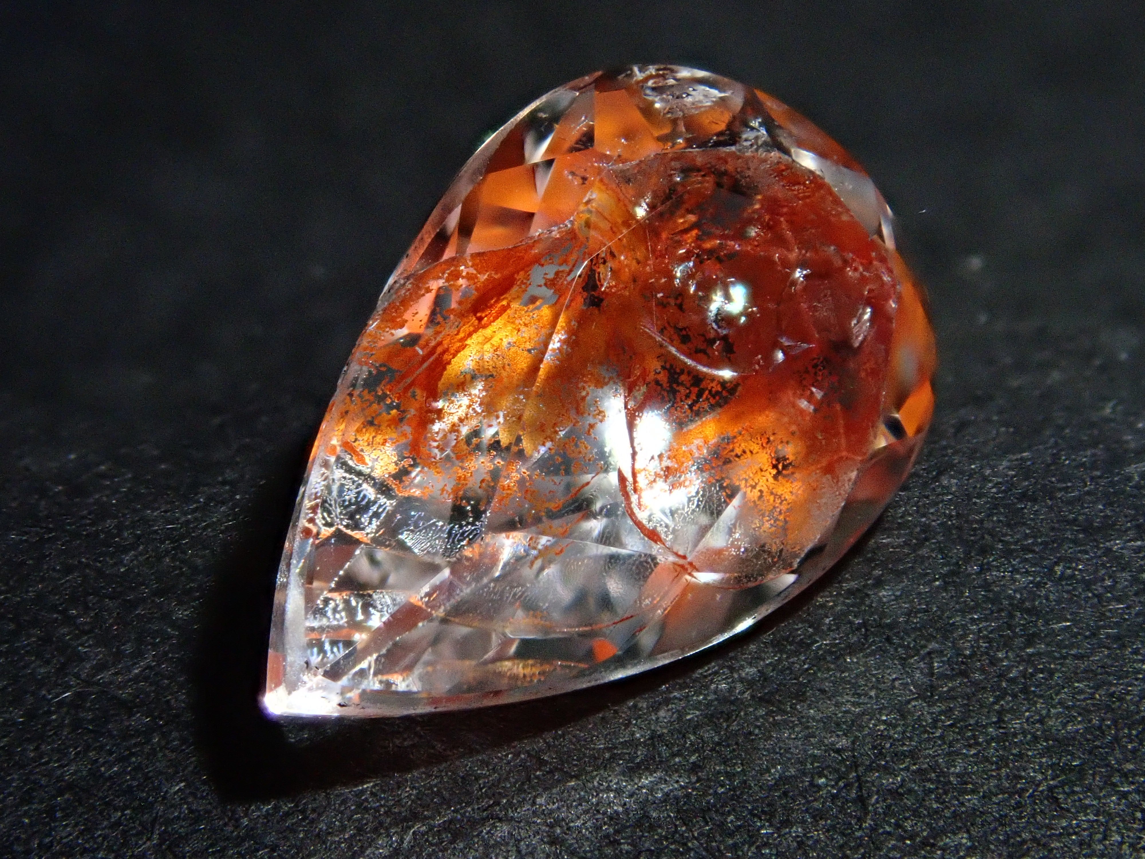 【12562074掲載】ブラジル産ライモナイトインクォーツ(オーロラクォーツ) 1.894ctルース