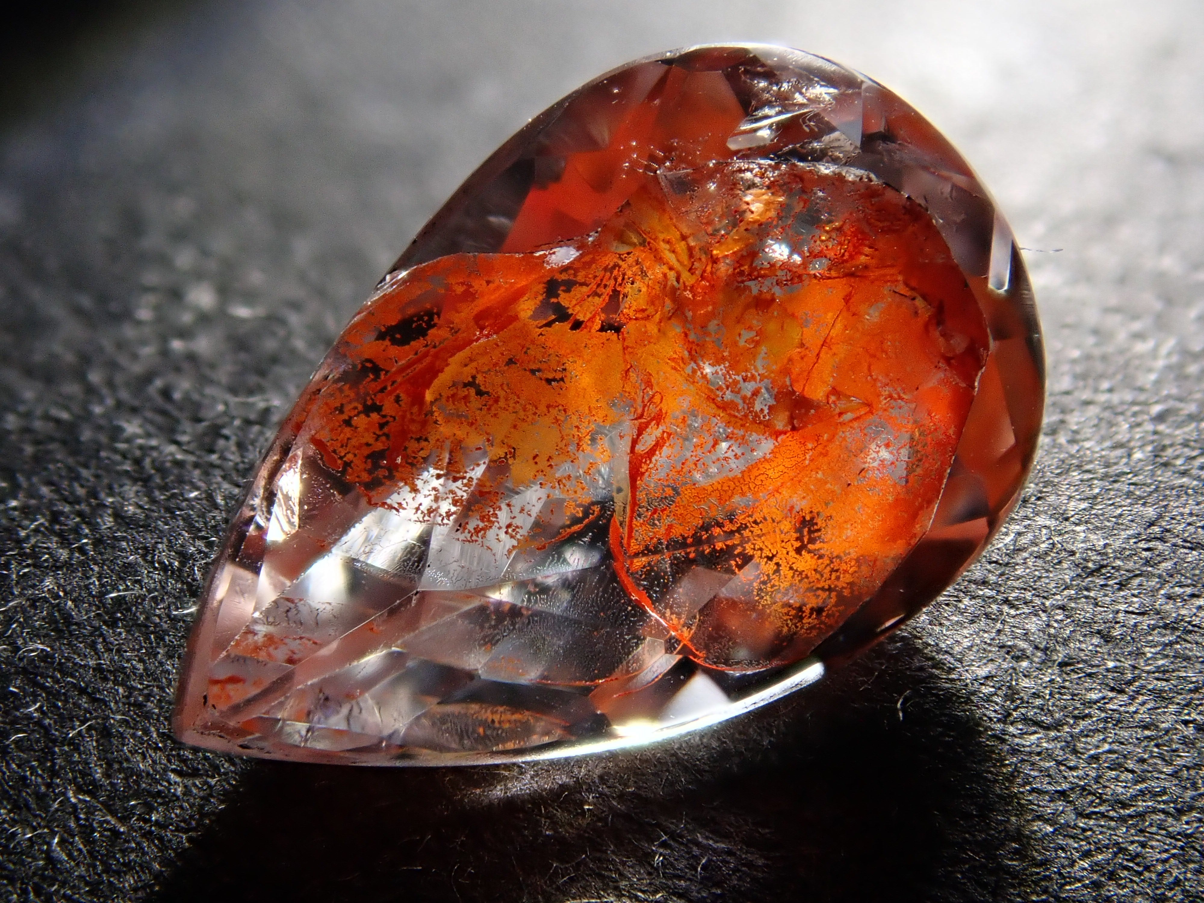 【12562074掲載】ブラジル産ライモナイトインクォーツ(オーロラクォーツ) 1.894ctルース