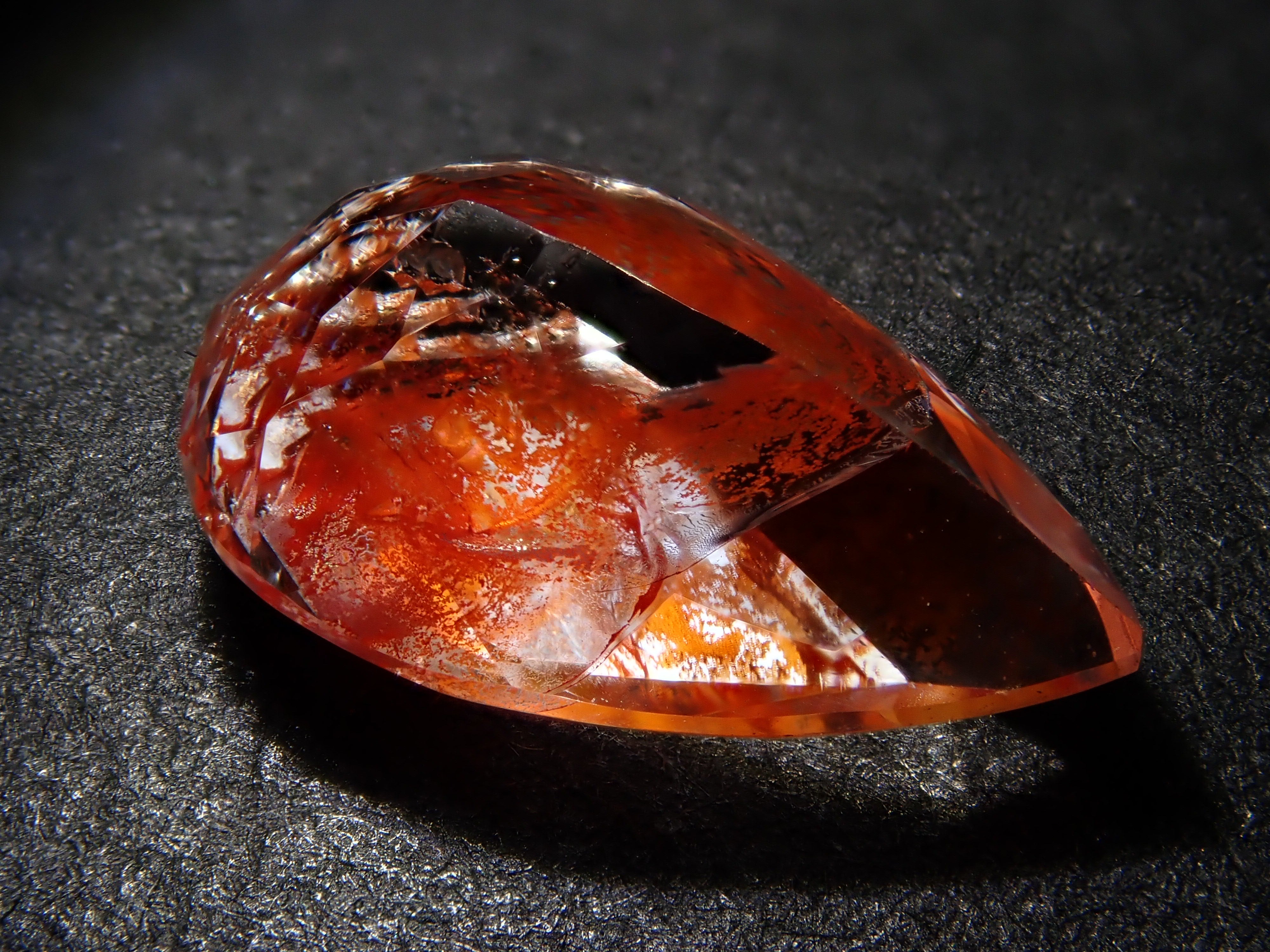 【12562074掲載】ブラジル産ライモナイトインクォーツ(オーロラクォーツ) 1.894ctルース