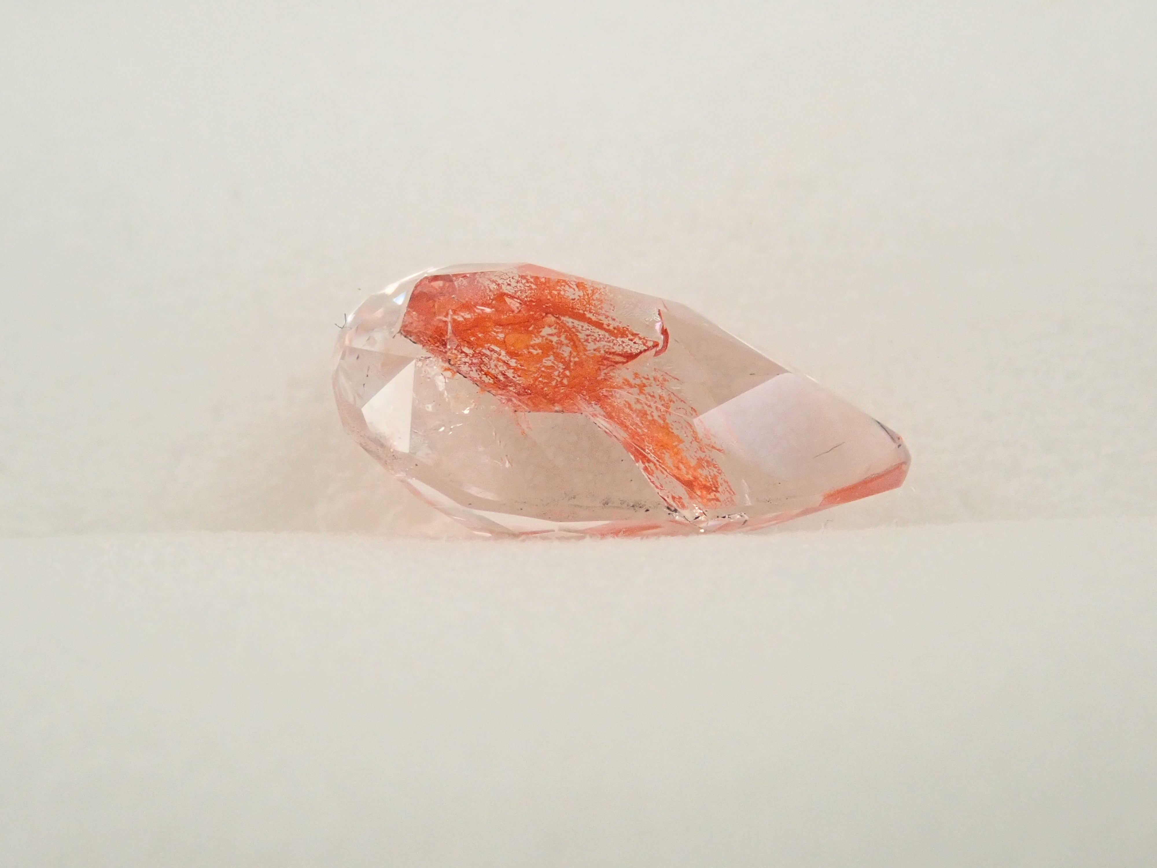 【12562074掲載】ブラジル産ライモナイトインクォーツ(オーロラクォーツ) 1.894ctルース