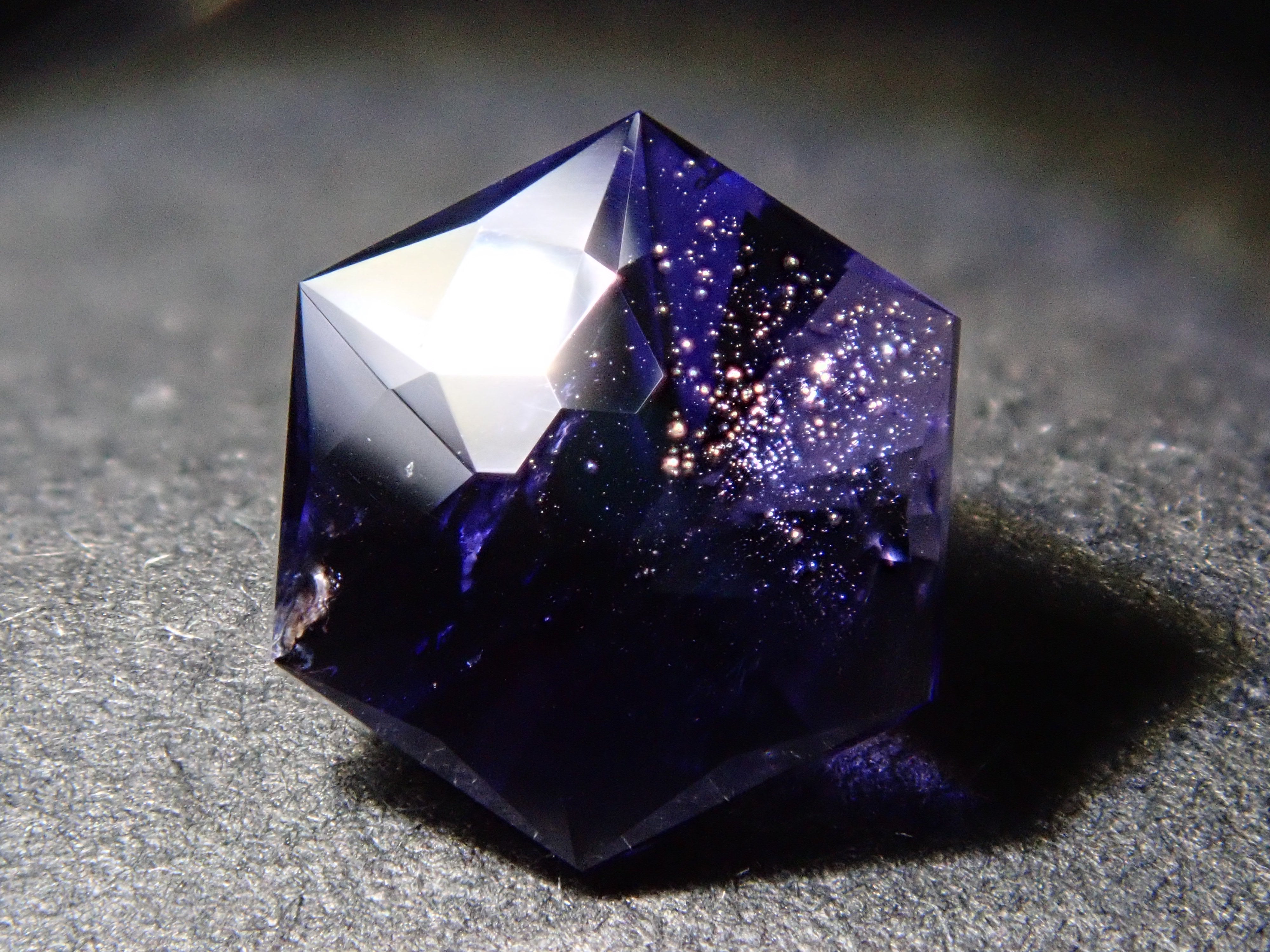 【12562099掲載】インド産アイオライトサンストーン 0.920ctルース