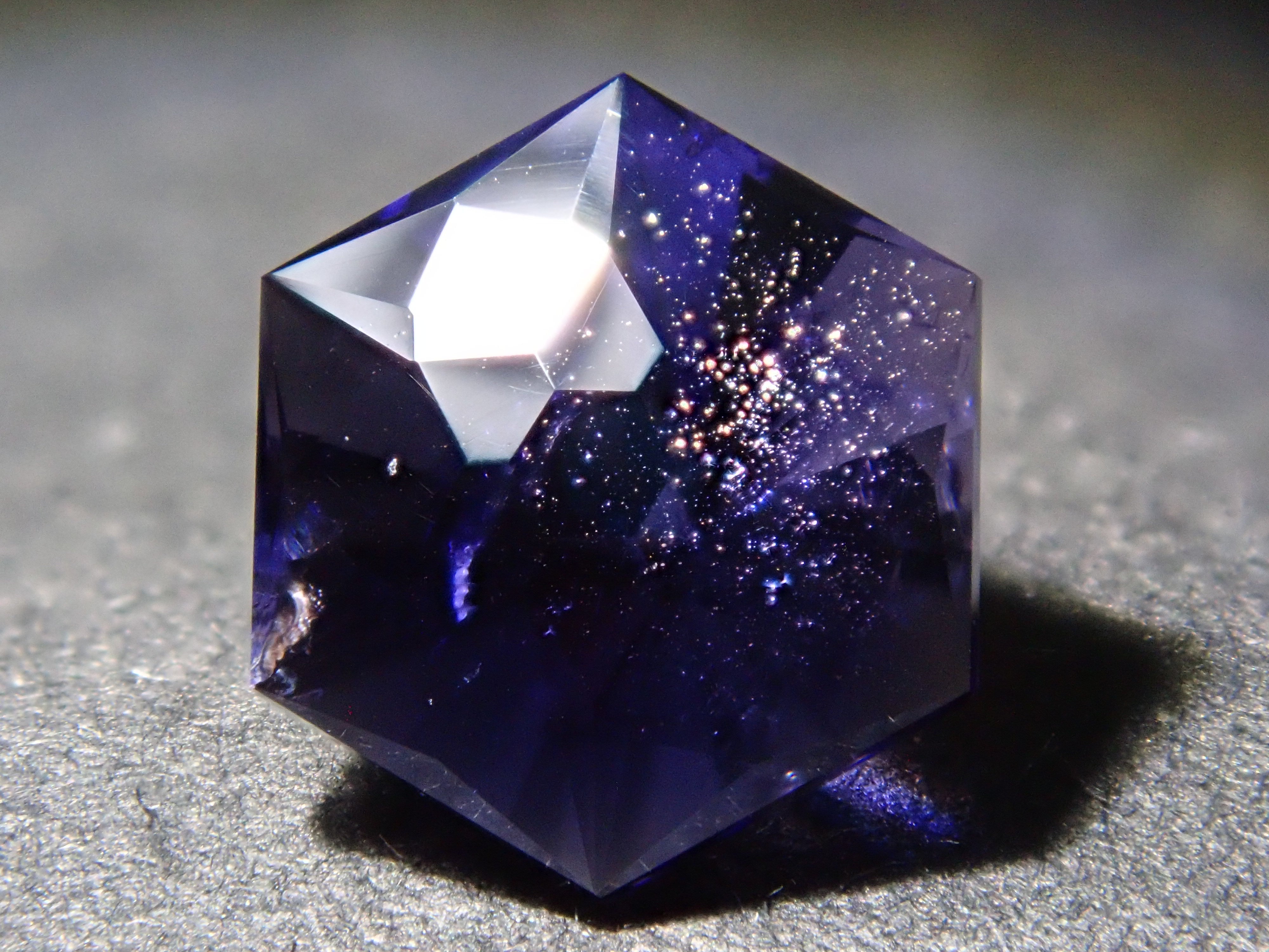 【12562099掲載】インド産アイオライトサンストーン 0.920ctルース